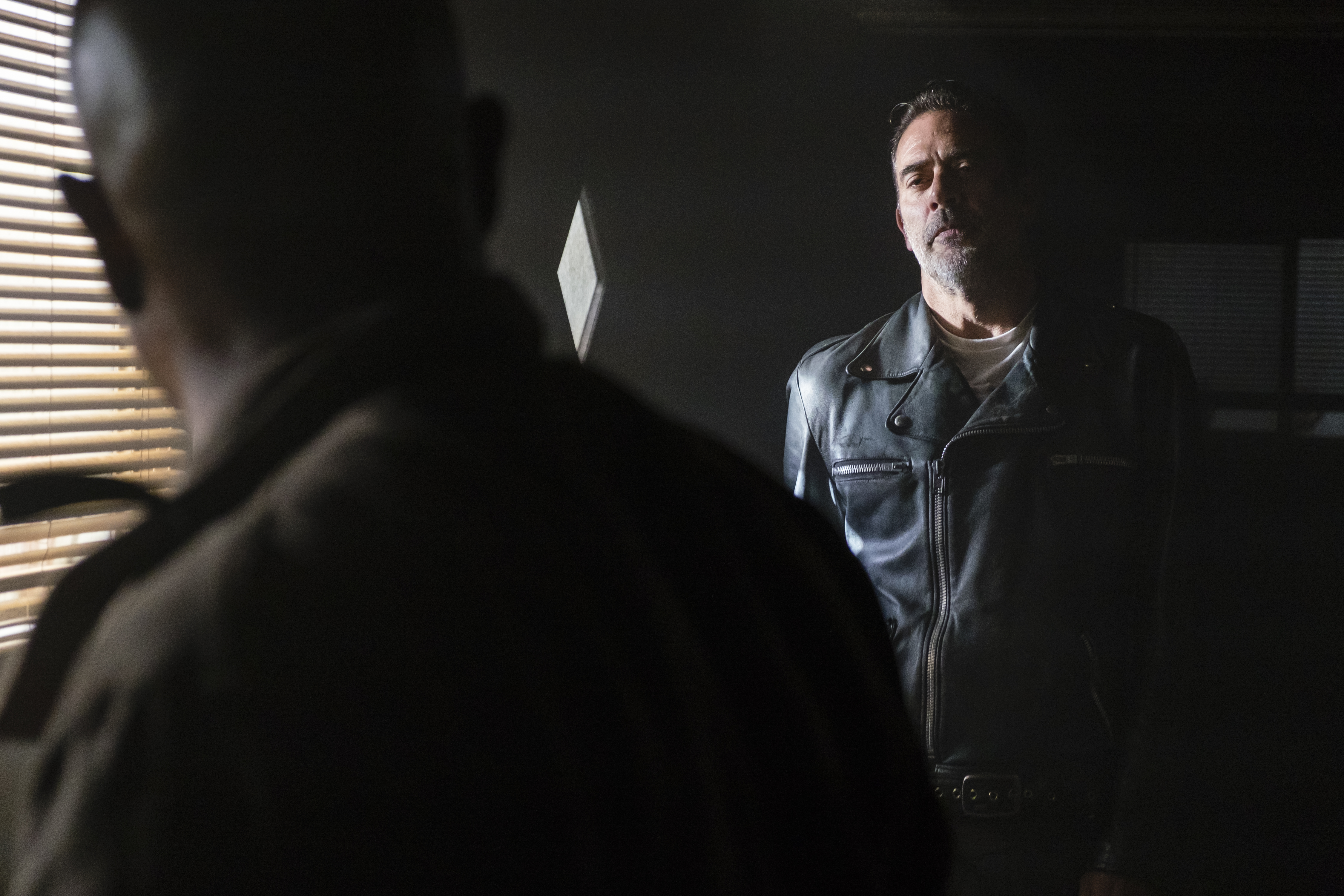 Jeffrey Dean Morgan in a leather jacket HD Wallpaper