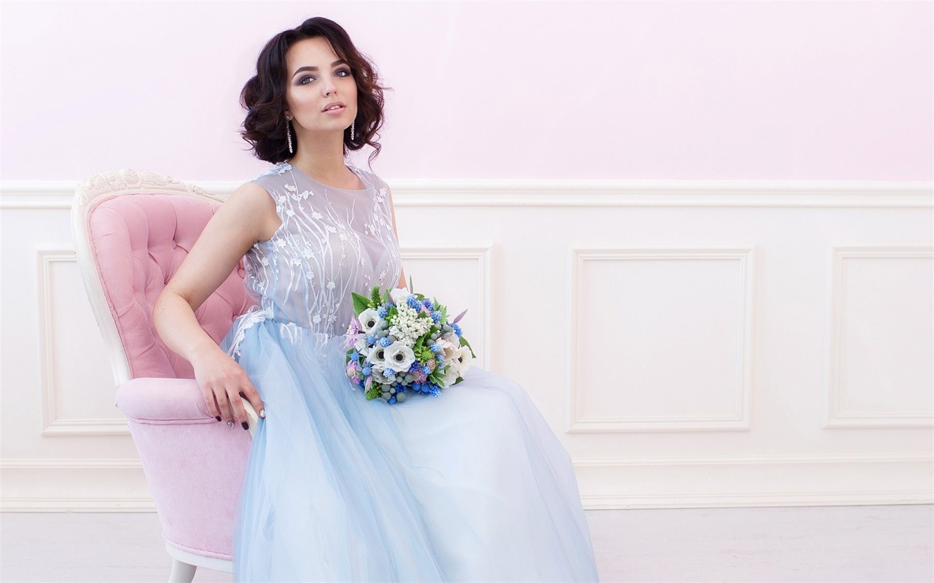 Woman in a blue dress holding a bouquet HD Wallpaper