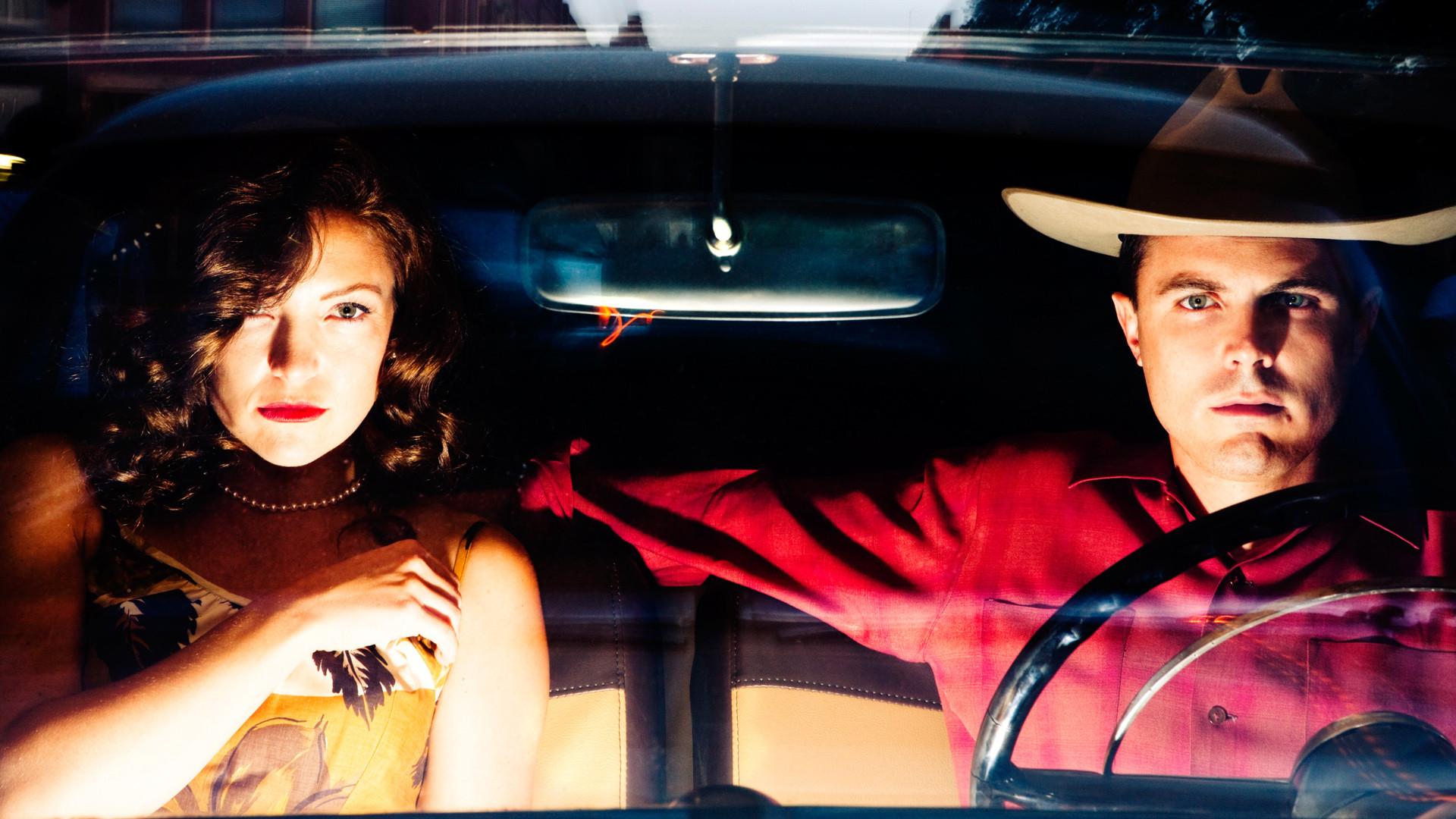 Casey Affleck and woman in car HD Wallpaper