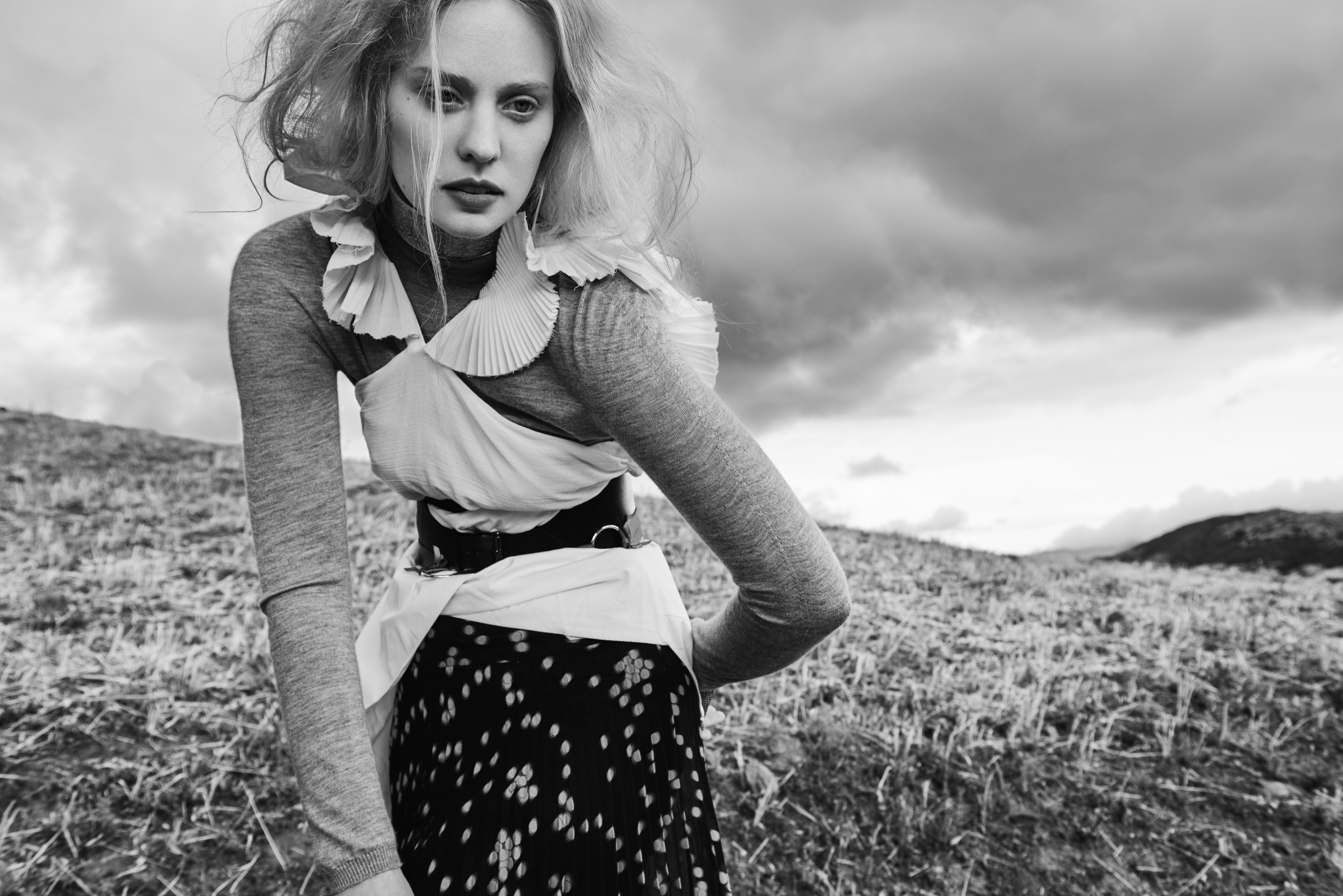 Deborah Ann Woll in a field HD Wallpaper