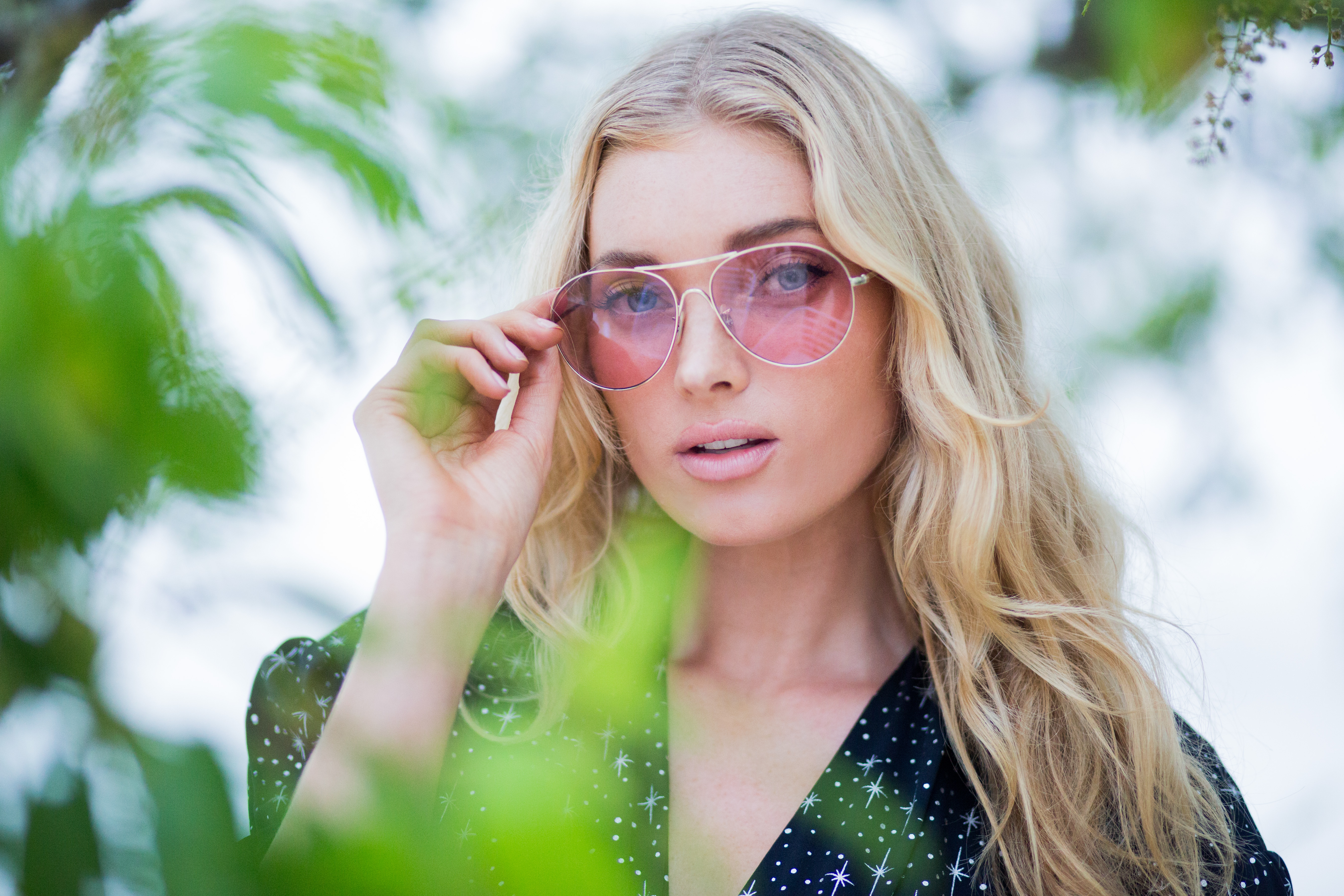Elsa Hosk wearing pink sunglasses HD Wallpaper
