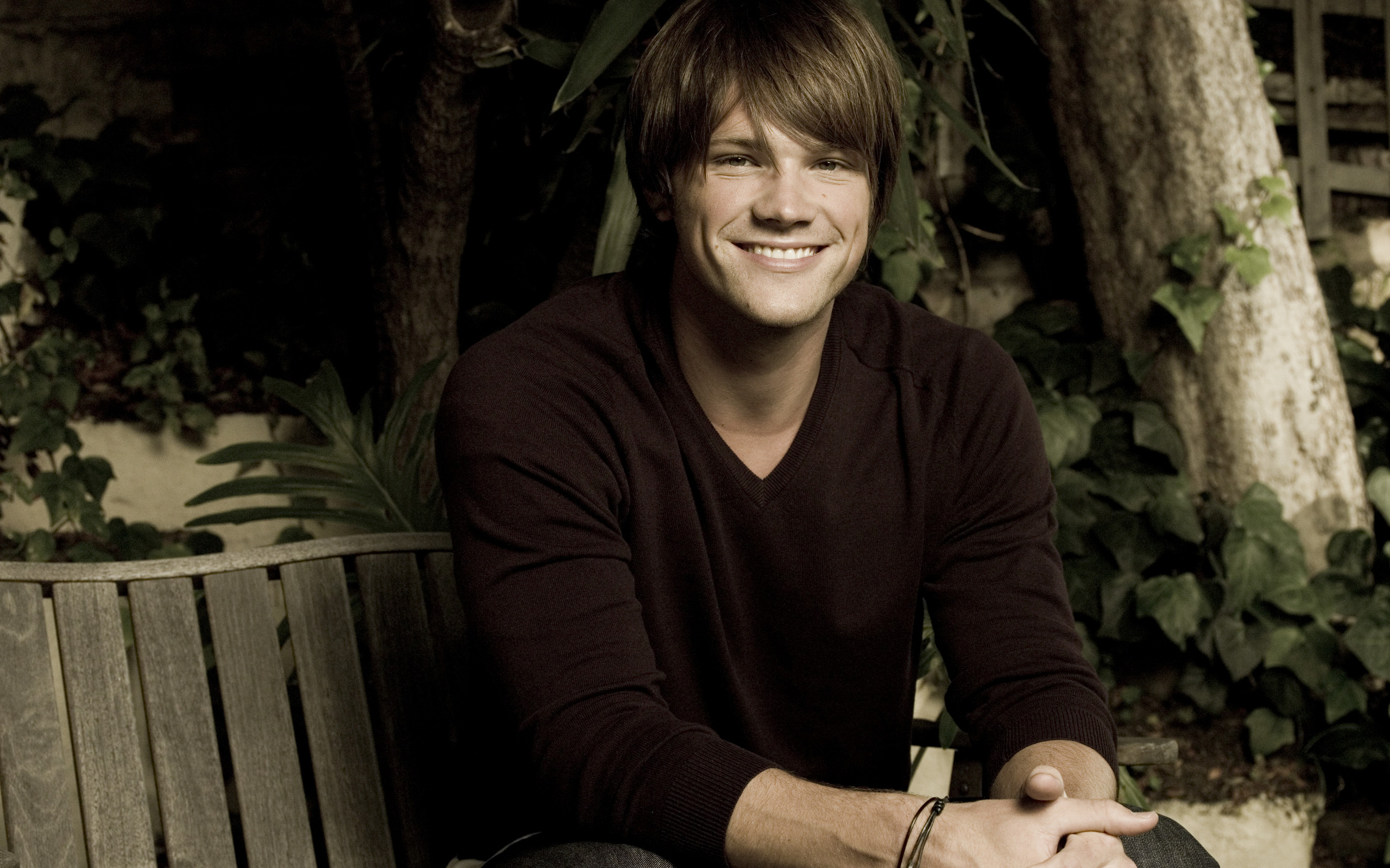 Jared Padalecki sitting on a bench HD Wallpaper