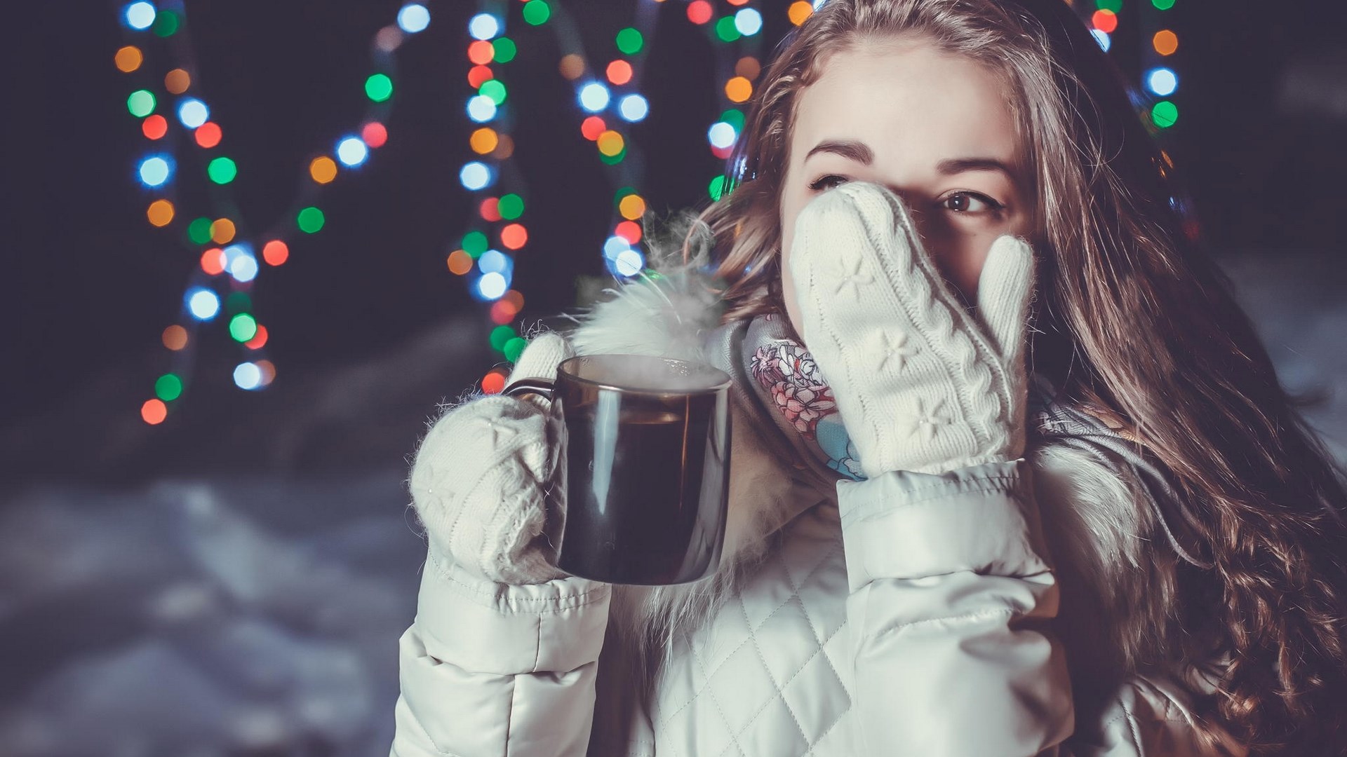 Woman holding a hot drink with Christmas lights HD Wallpaper
