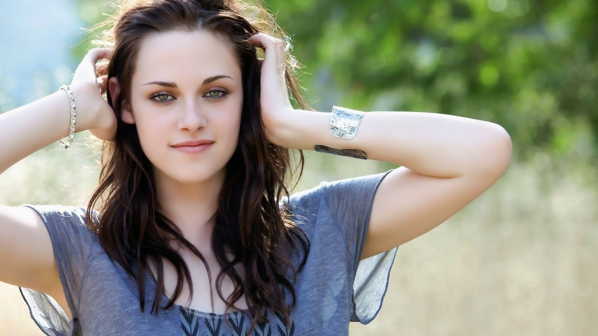 Kristen Stewart posing outdoors HD Wallpaper