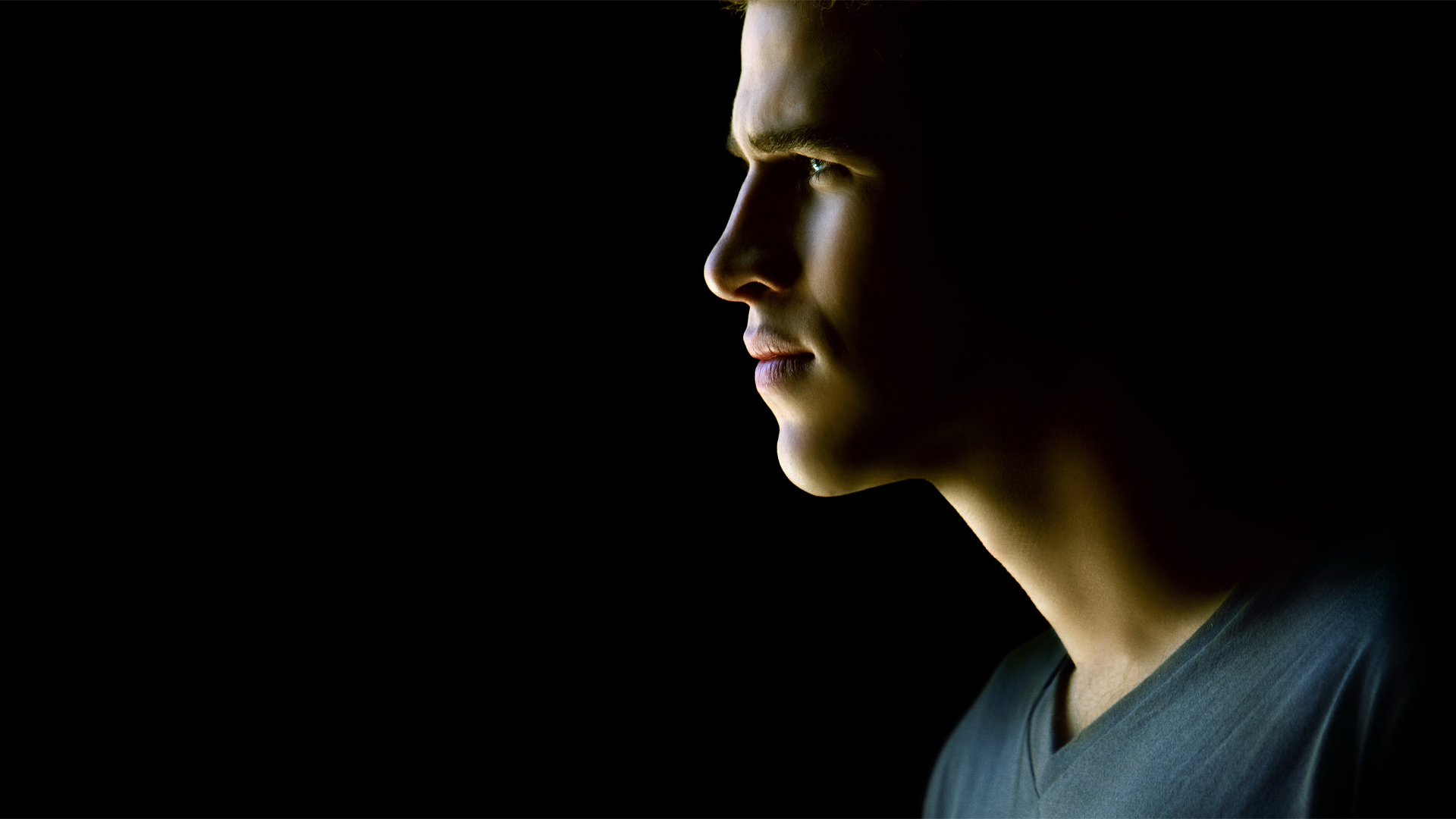 Liam Hemsworth profile portrait HD Wallpaper