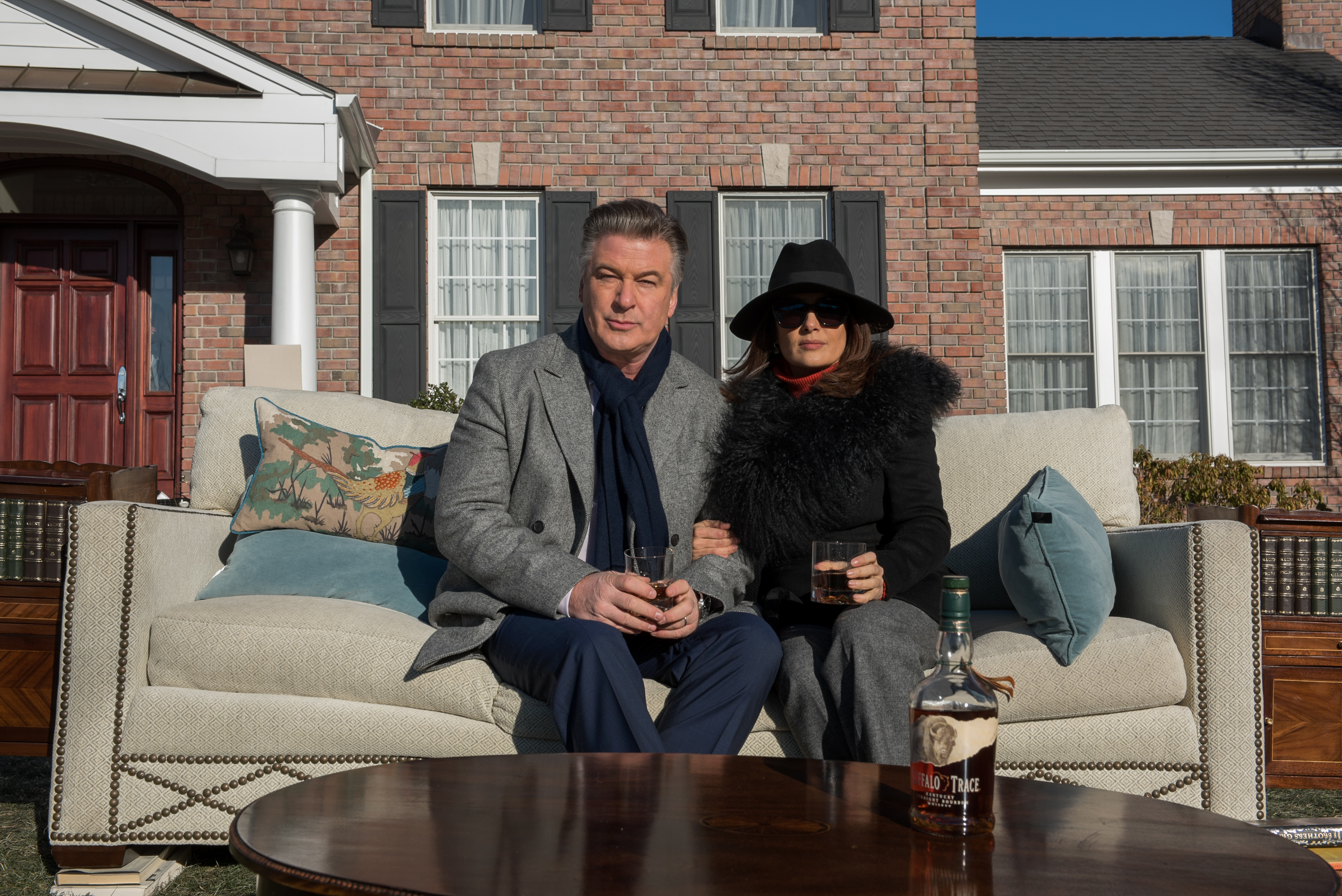 Alec Baldwin and Salma Hayek sitting on a couch HD Wallpaper