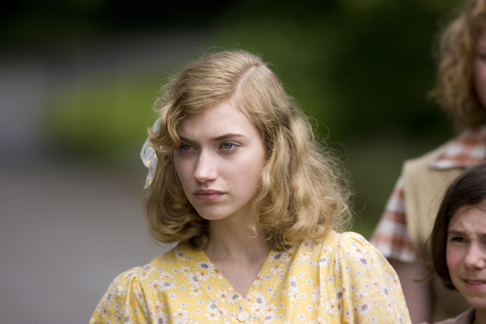 Imogen Poots in yellow floral dress HD Wallpaper