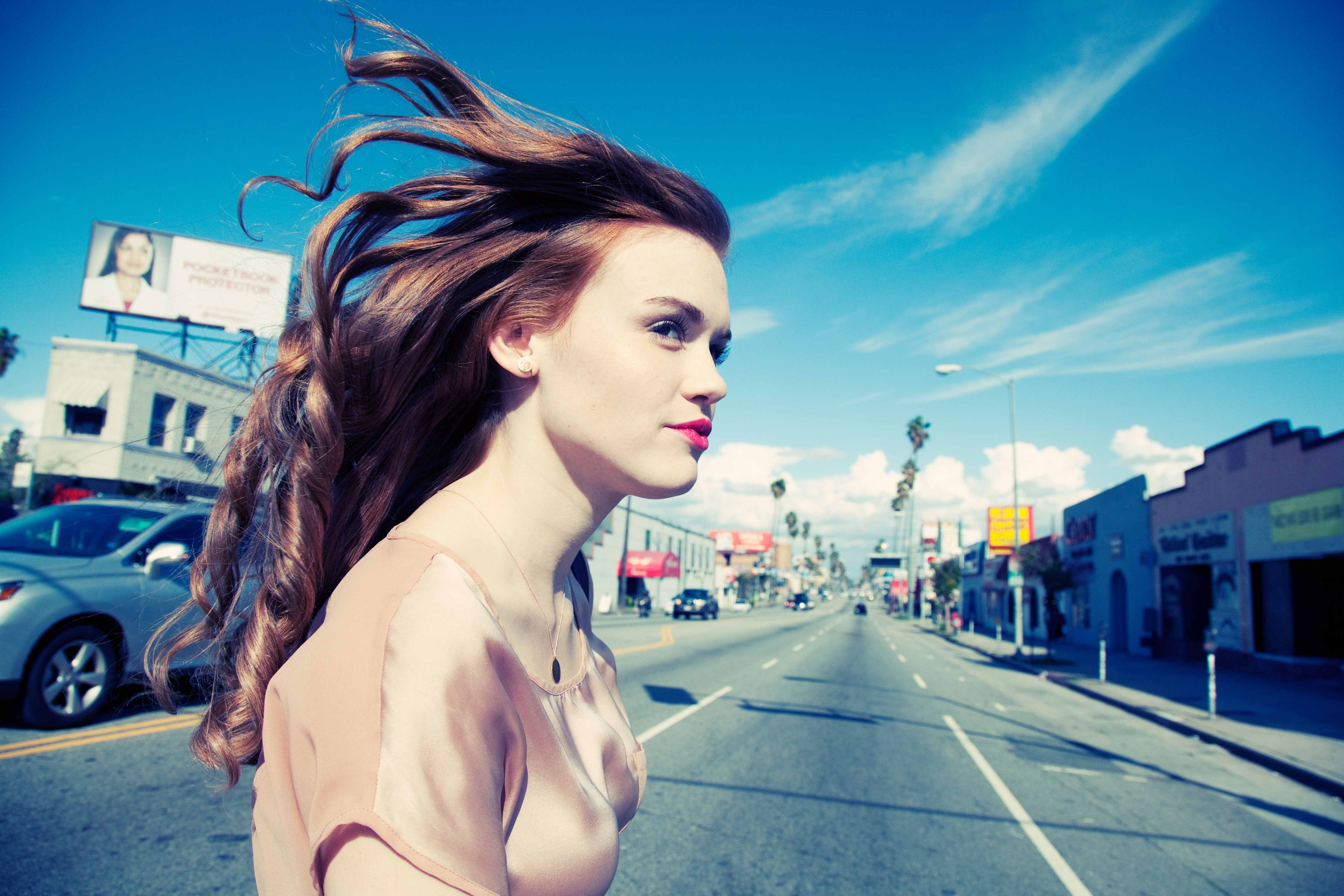 Holland Roden on a street in Los Angeles HD Wallpaper