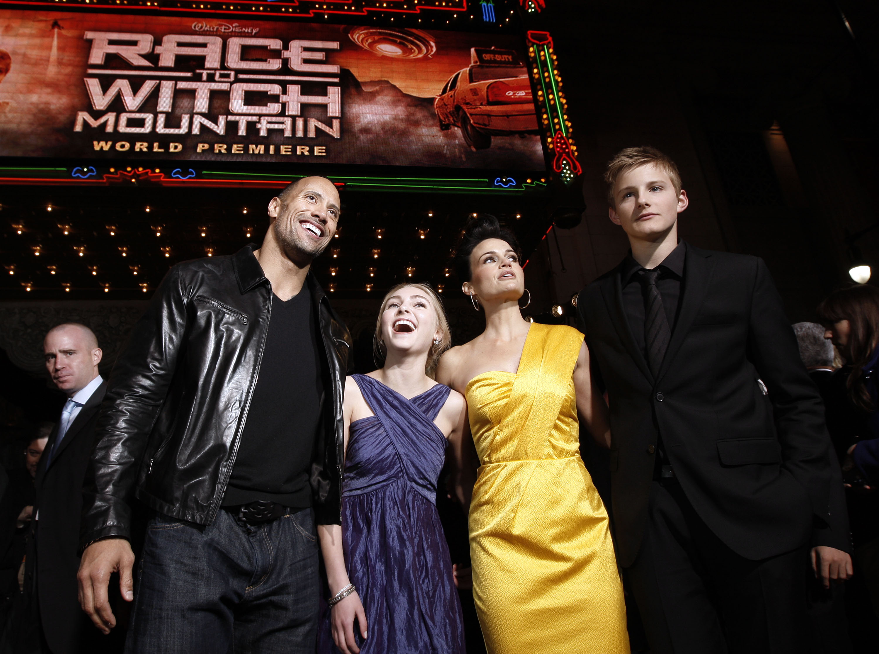 Dwayne Johnson, Carla Gugino, AnnaSophia Robb, Alexander Ludwig at Race to Witch Mountain premiere HD Wallpaper