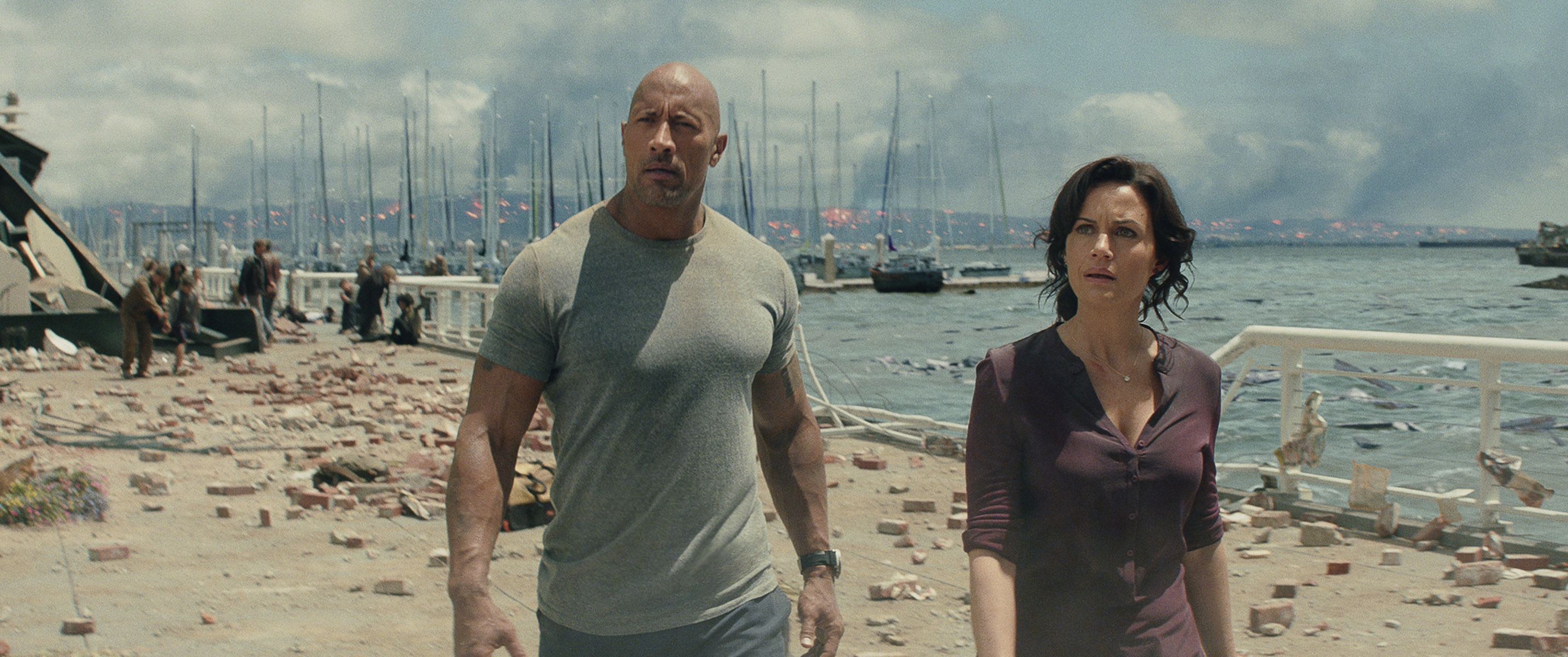Dwayne Johnson and Carla Gugino in San Andreas HD Wallpaper