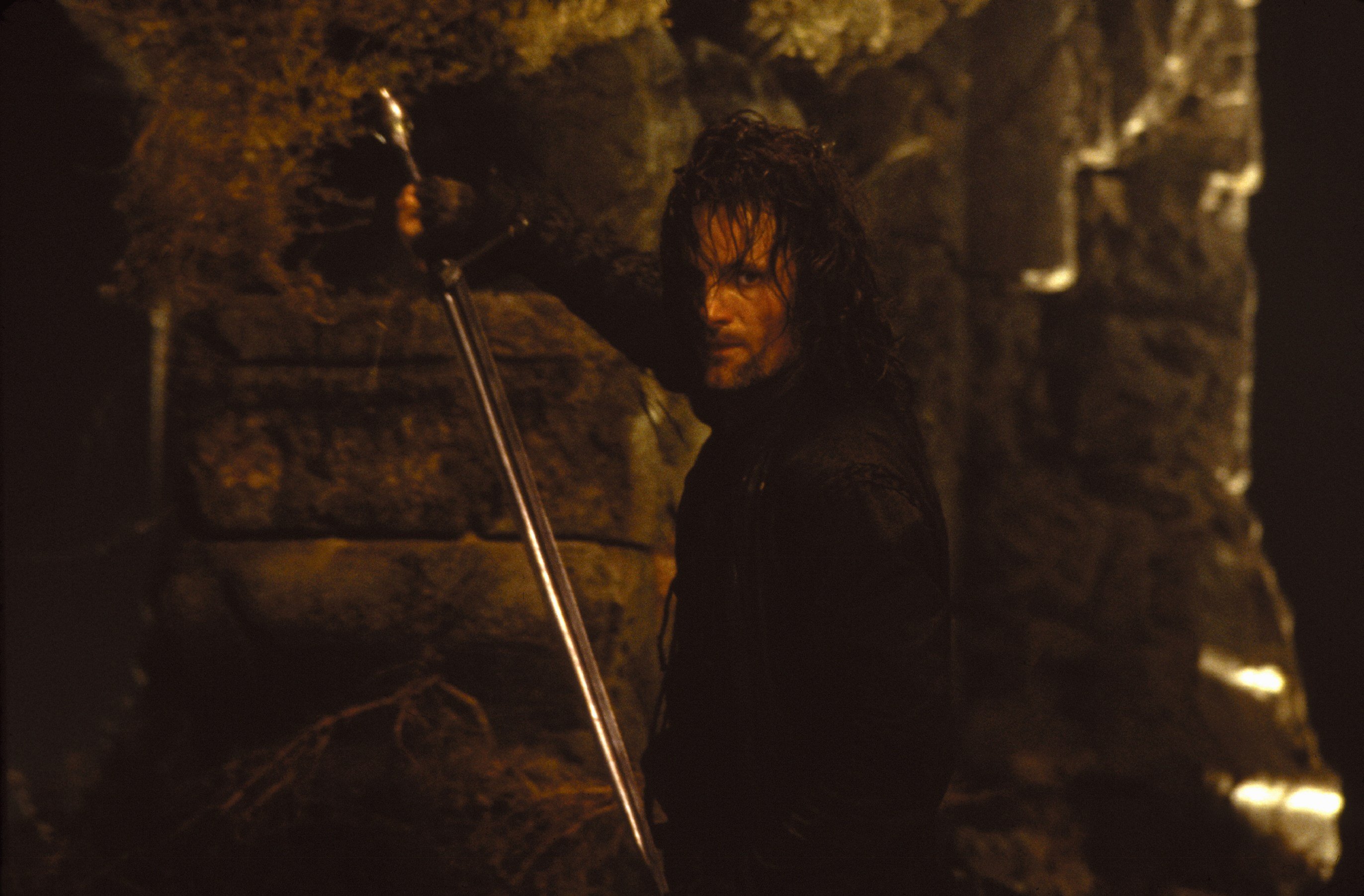 Viggo Mortensen as Aragorn in The Lord of the Rings HD Wallpaper