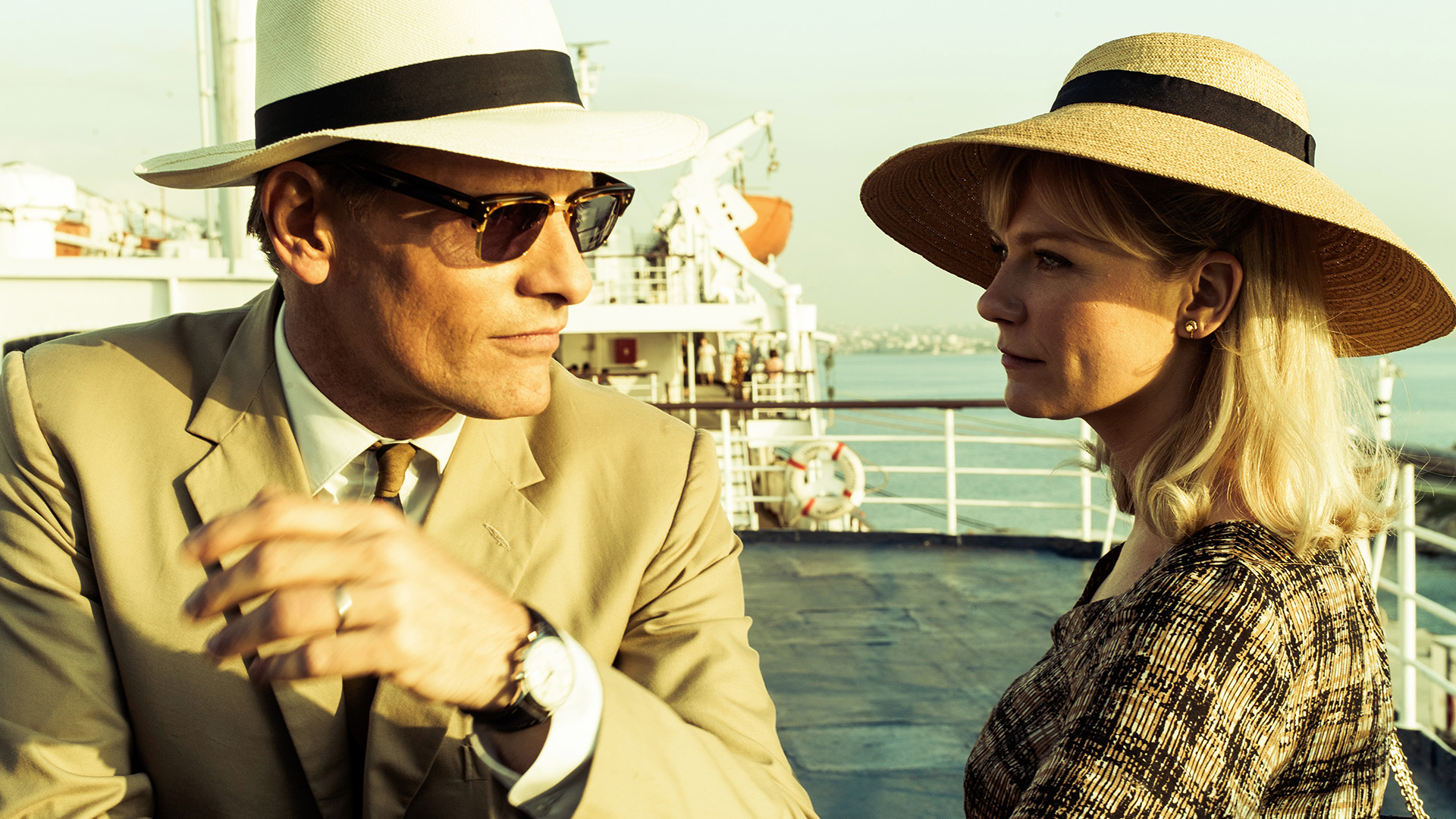Viggo Mortensen and Kirsten Dunst on a ship HD Wallpaper