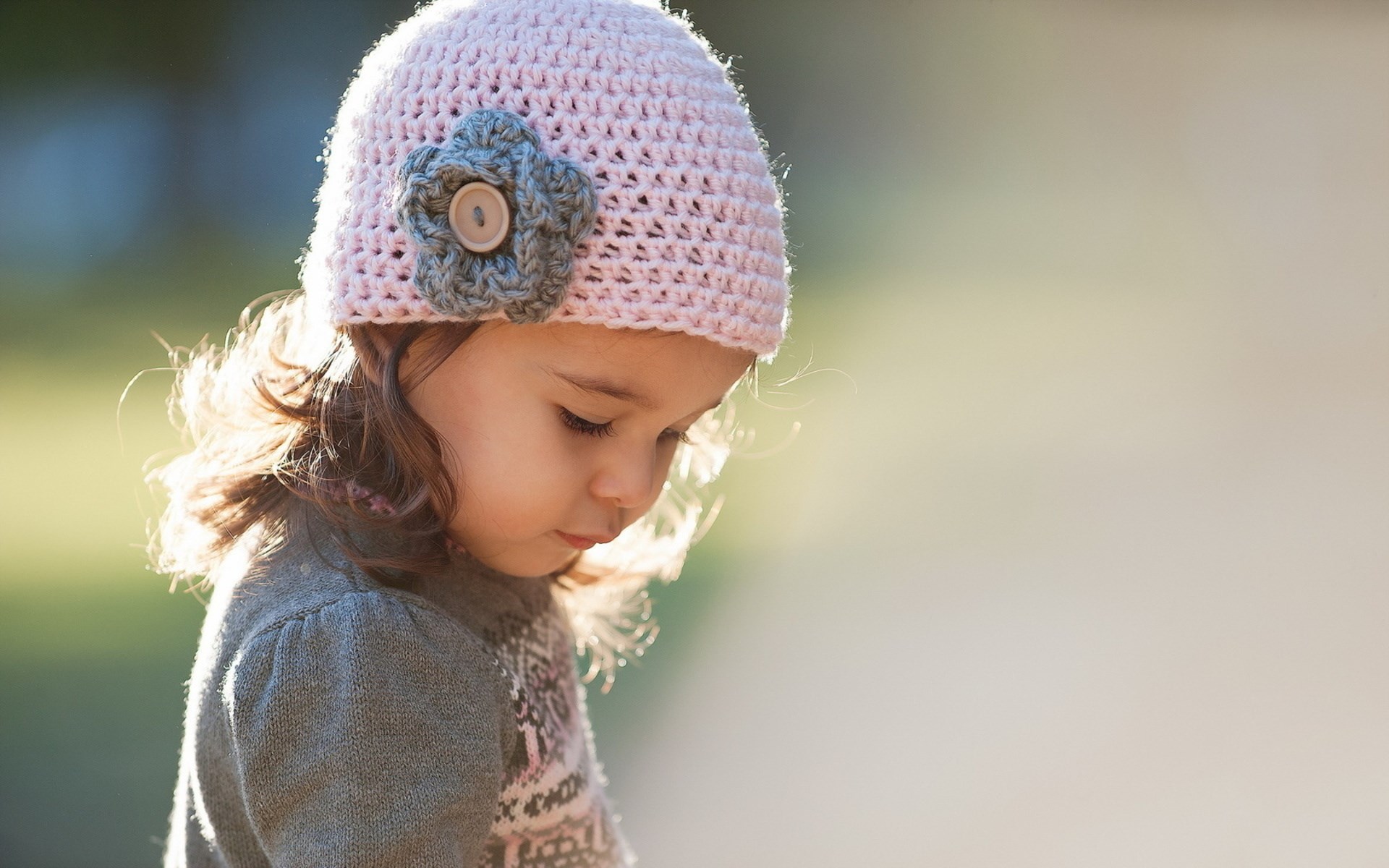 Young girl wearing a pink knitted hat and grey sweater HD Wallpaper