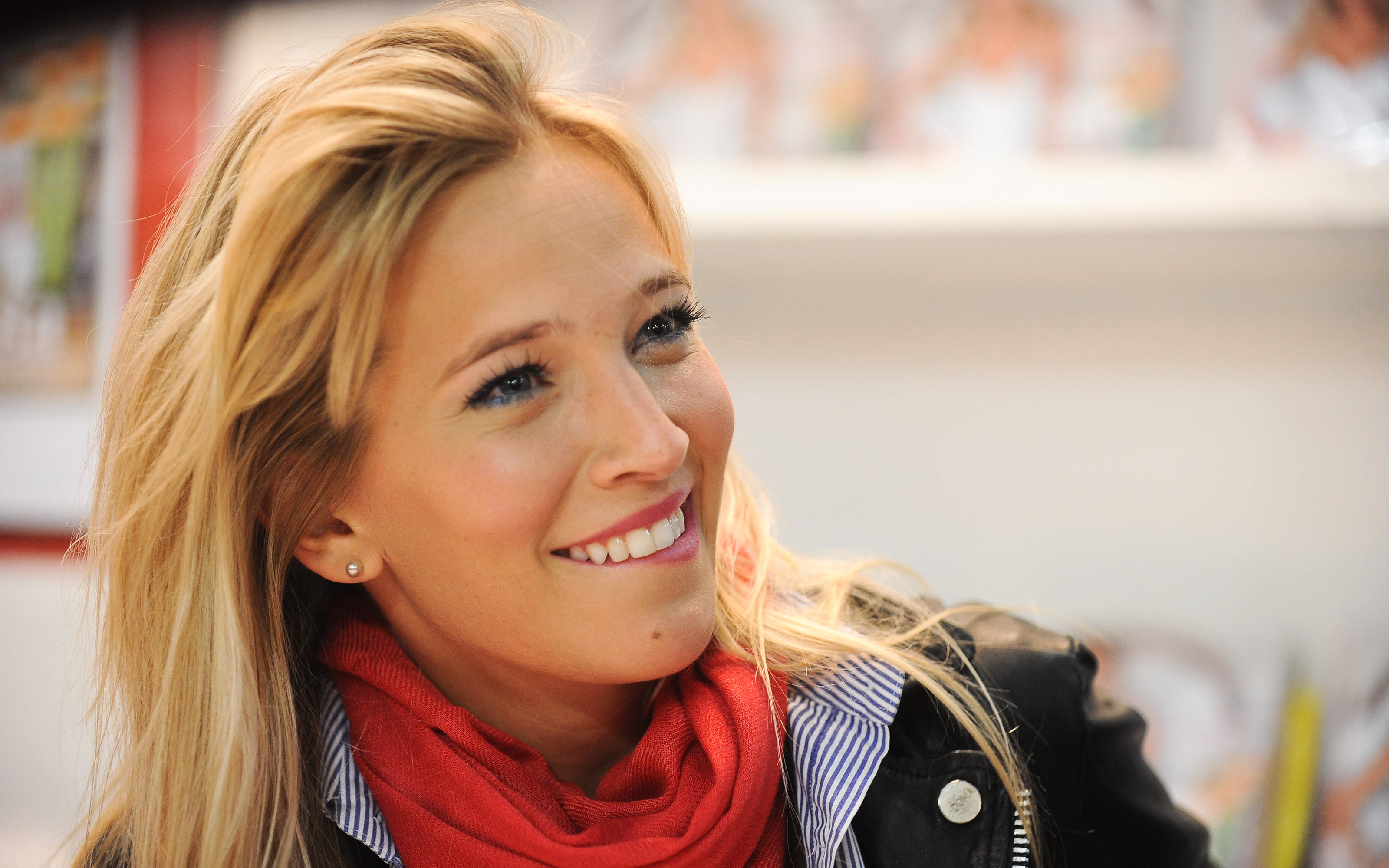 Luisana Lopilato HD Wallpaper