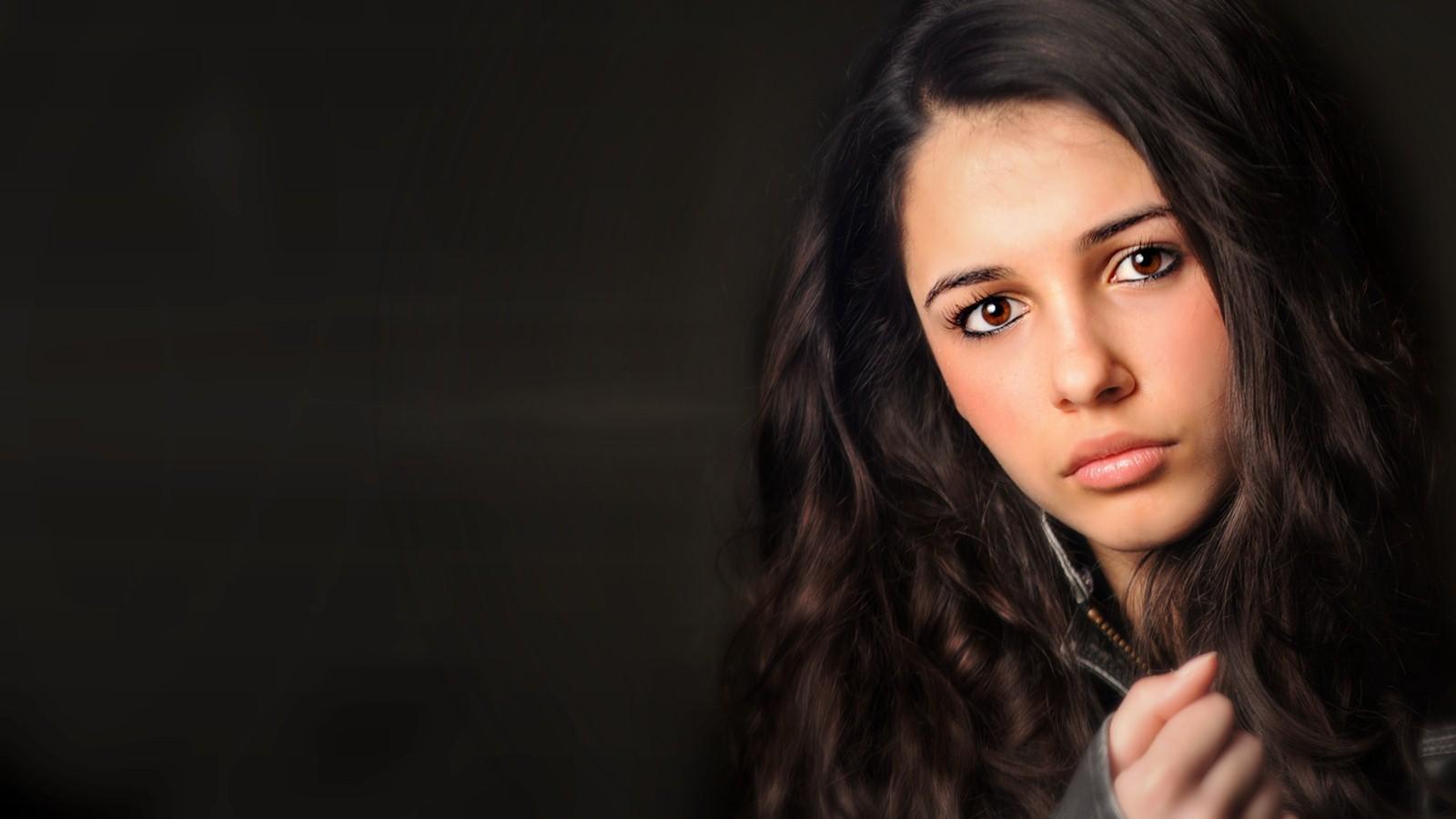 Naomi Scott HD Wallpaper