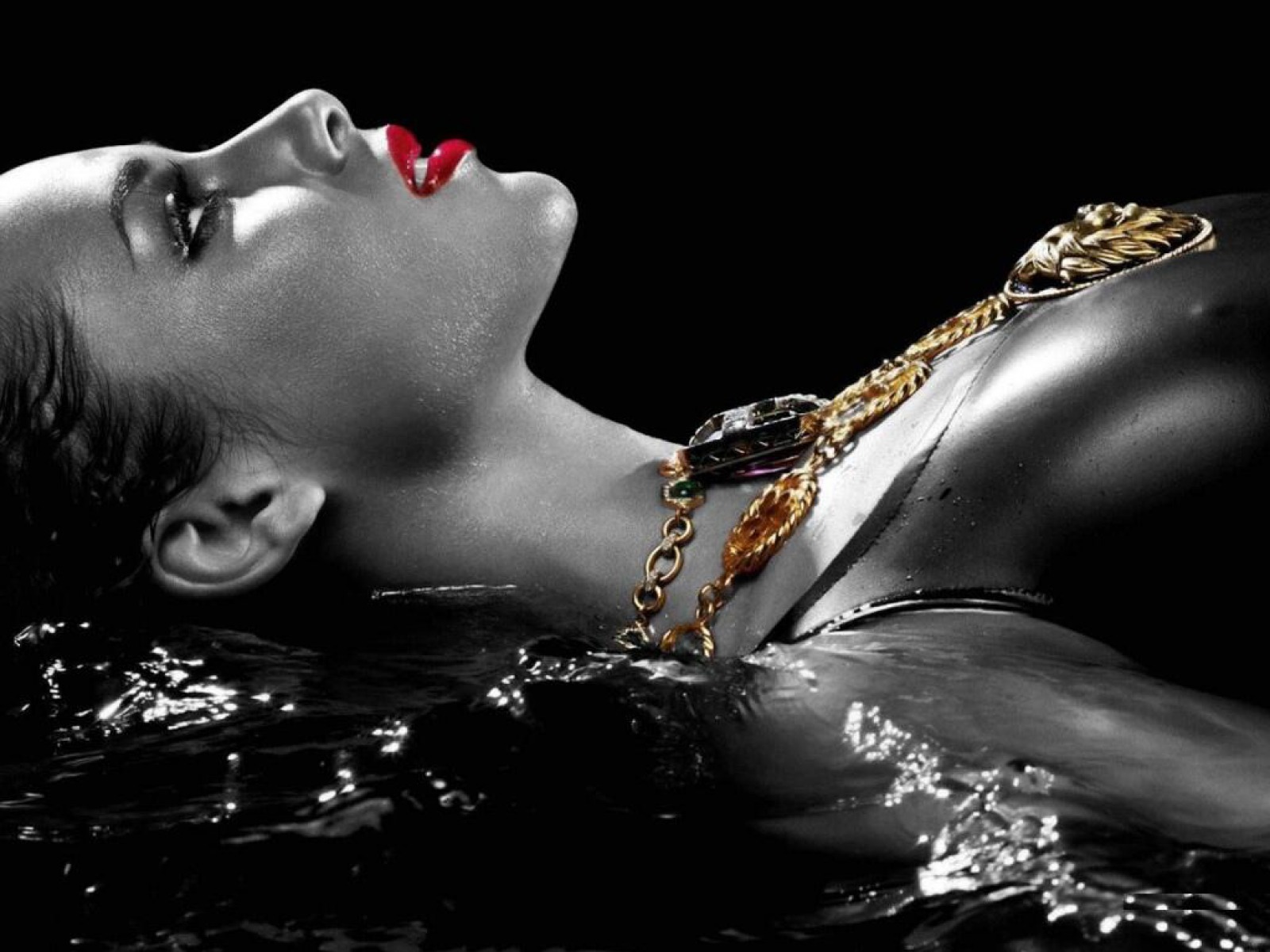 Alicia Keys in Water with Necklace HD Wallpaper
