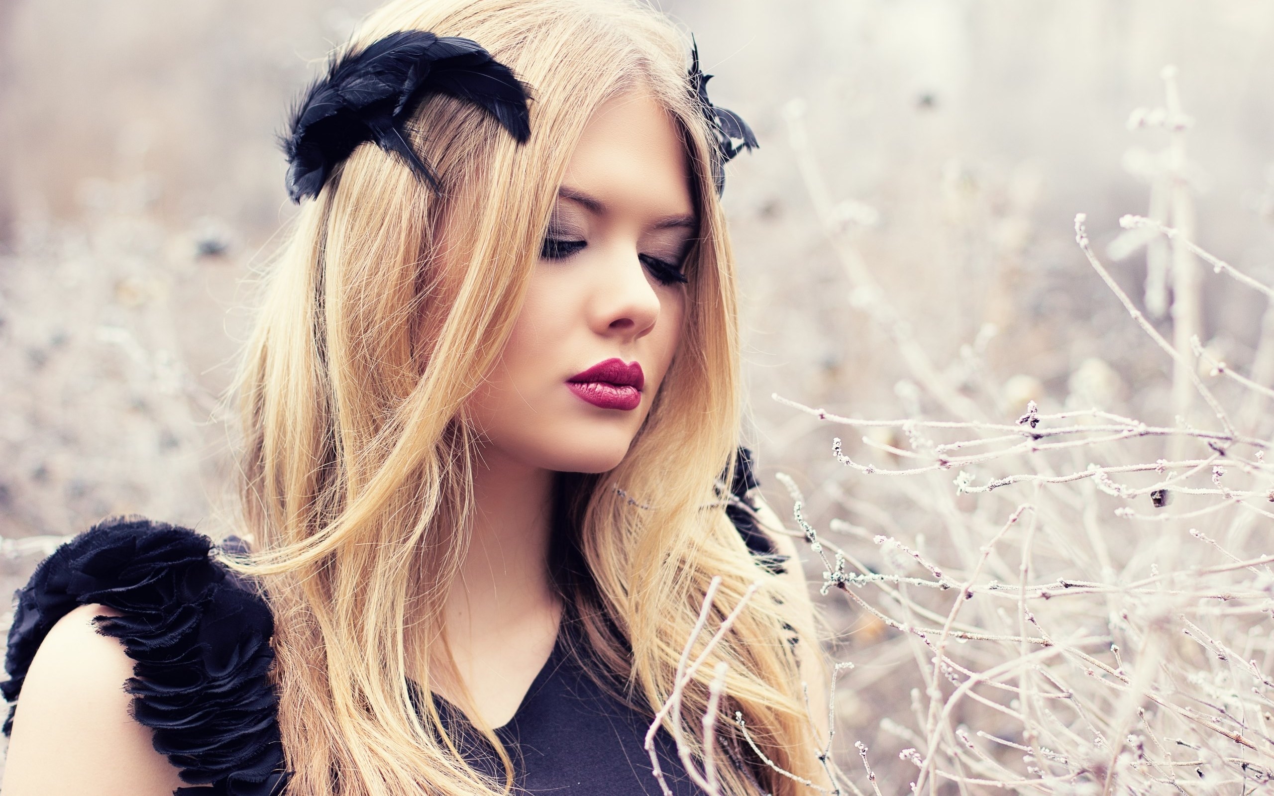 Woman with black feathers and blonde hair HD Wallpaper