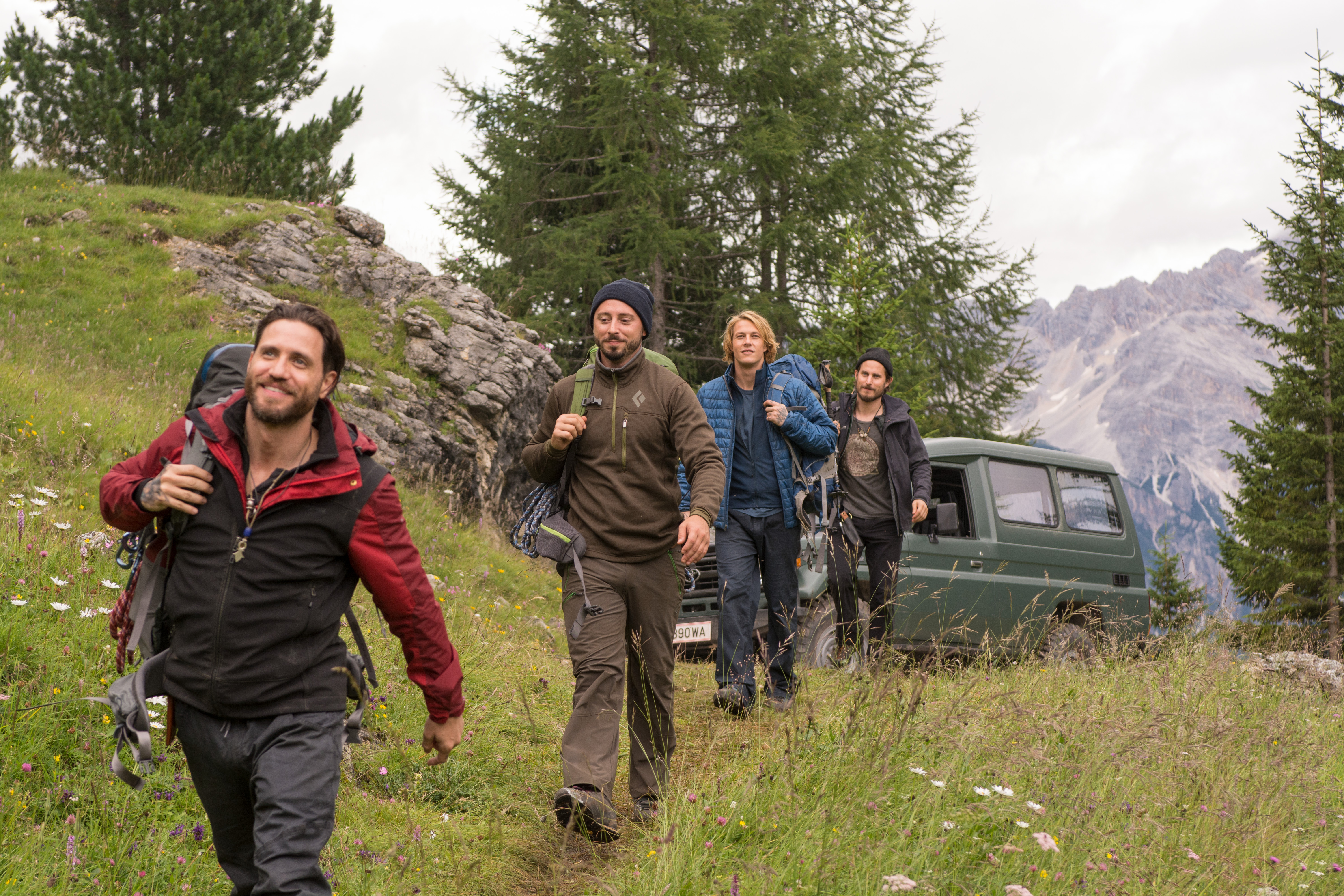 Edgar Ramírez and friends hiking with a vehicle HD Wallpaper