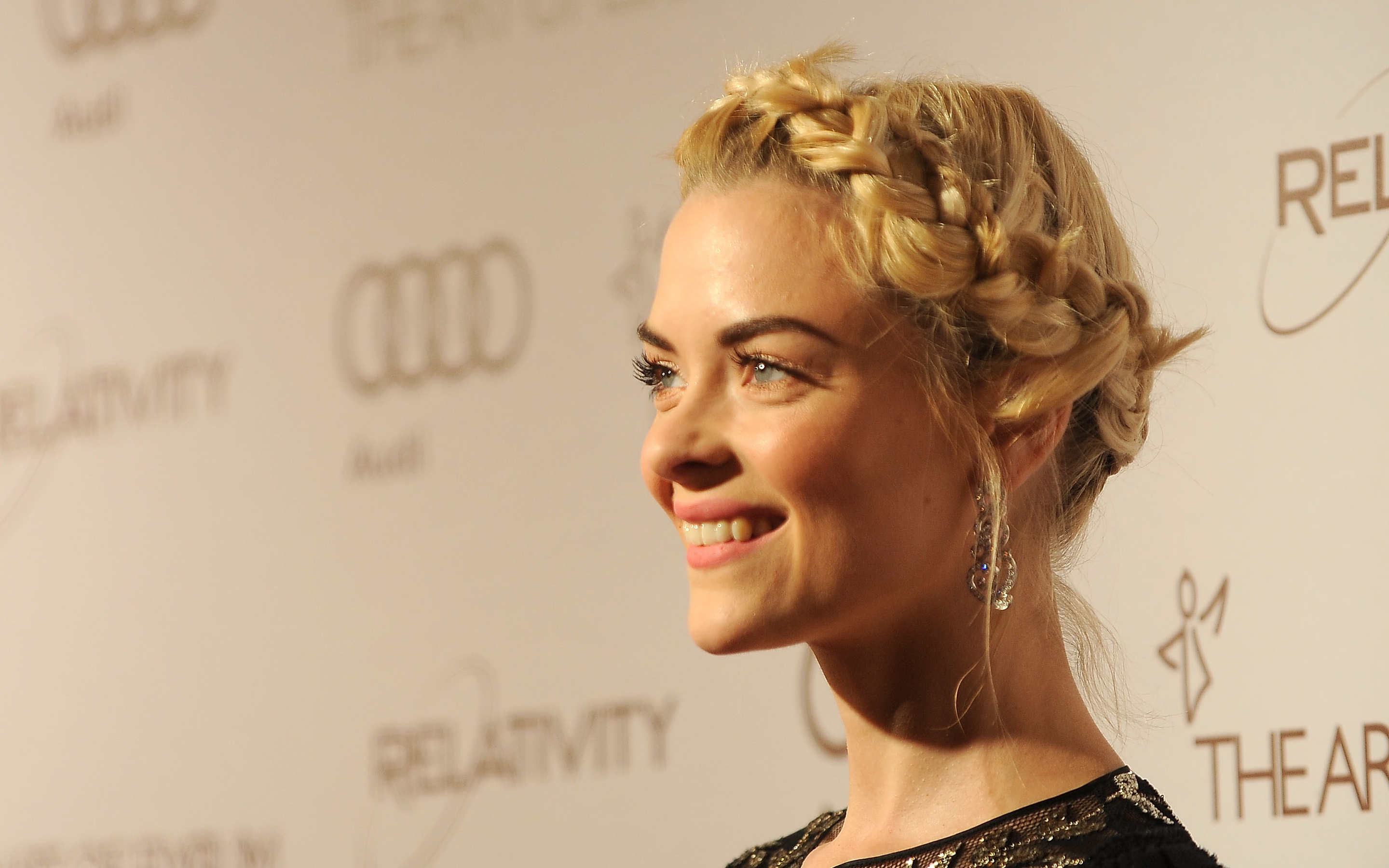 Jaime King at an event HD Wallpaper