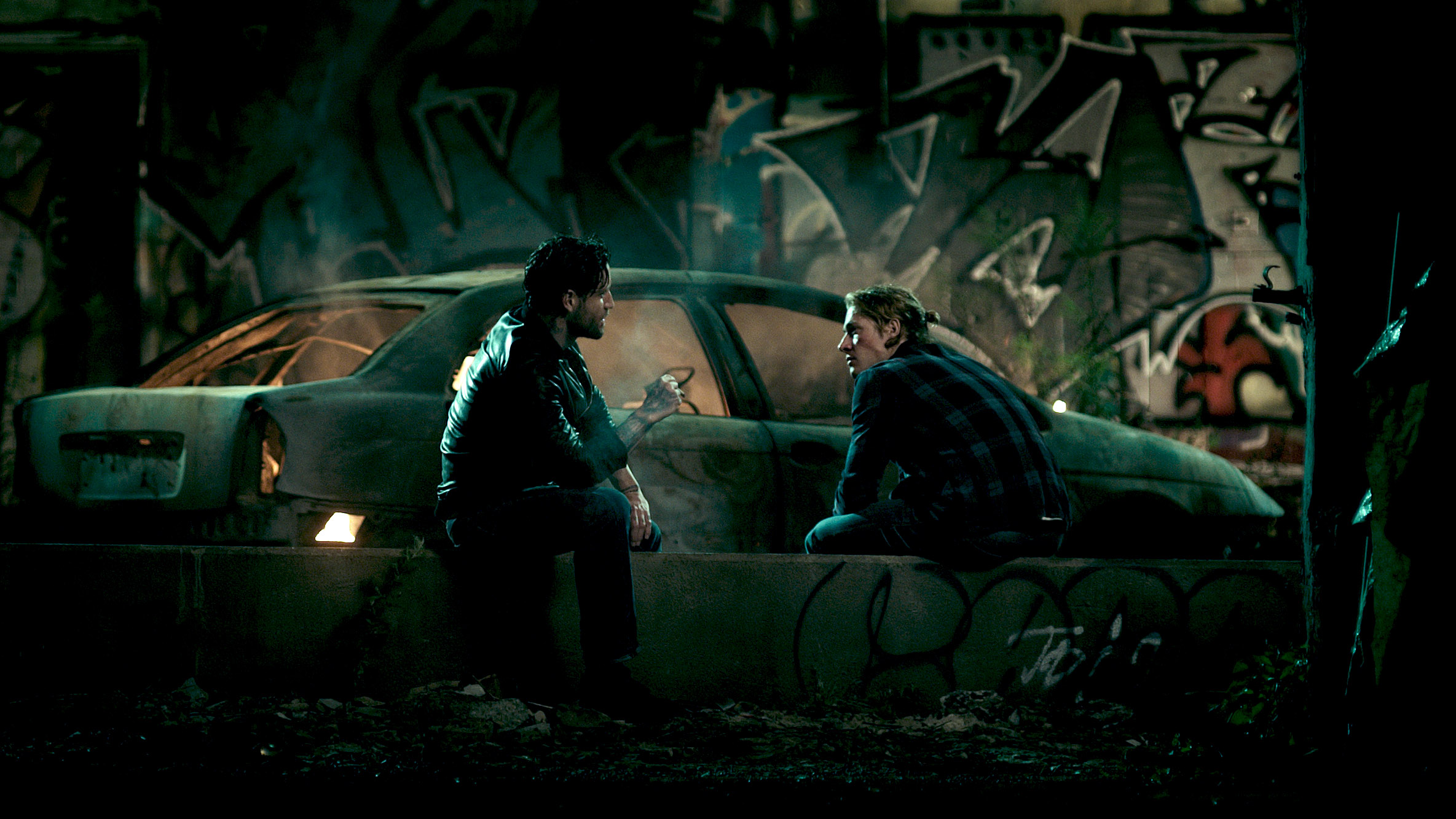 Luke Bracey in front of graffiti and a car HD Wallpaper