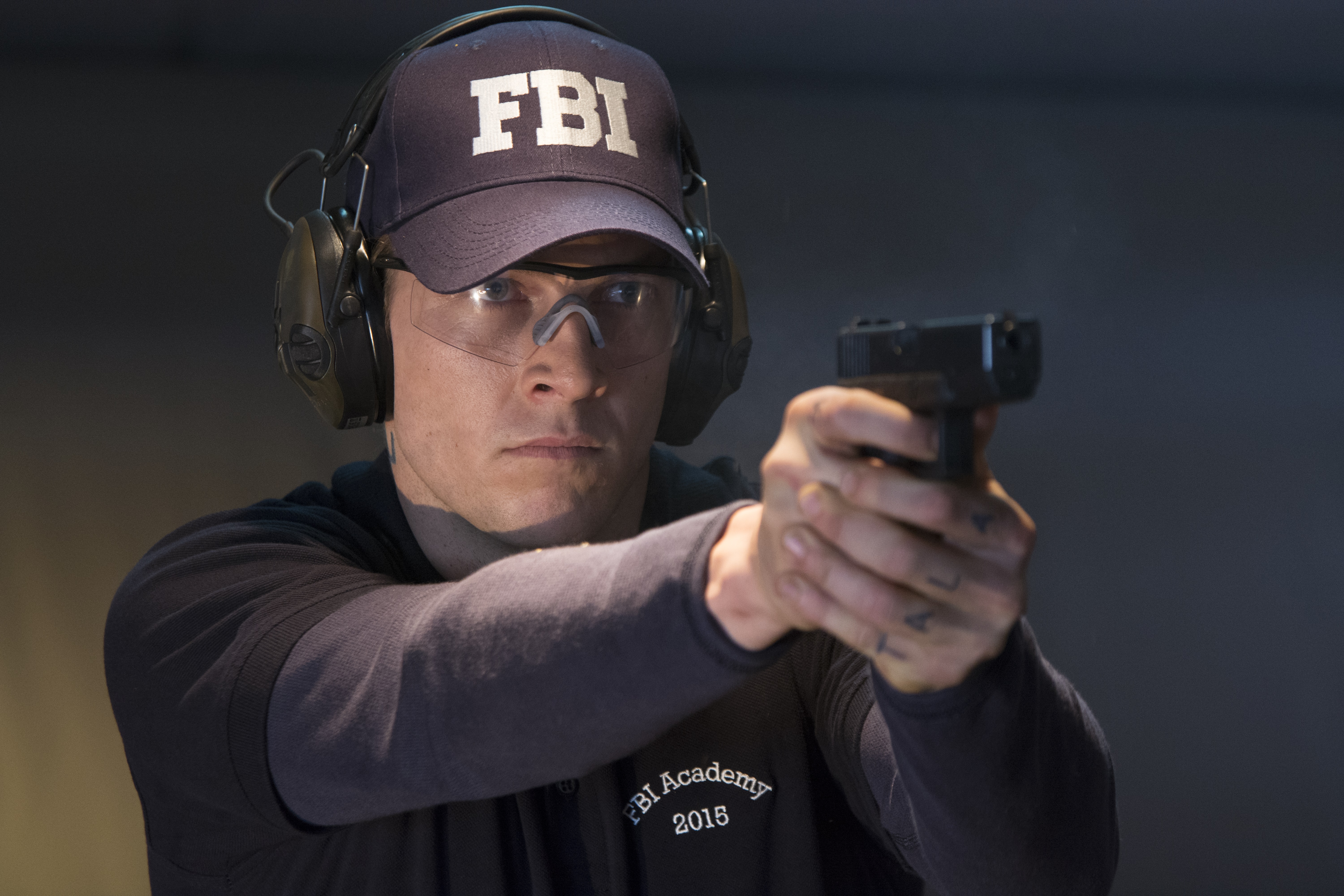 Luke Bracey as FBI agent at shooting range HD Wallpaper