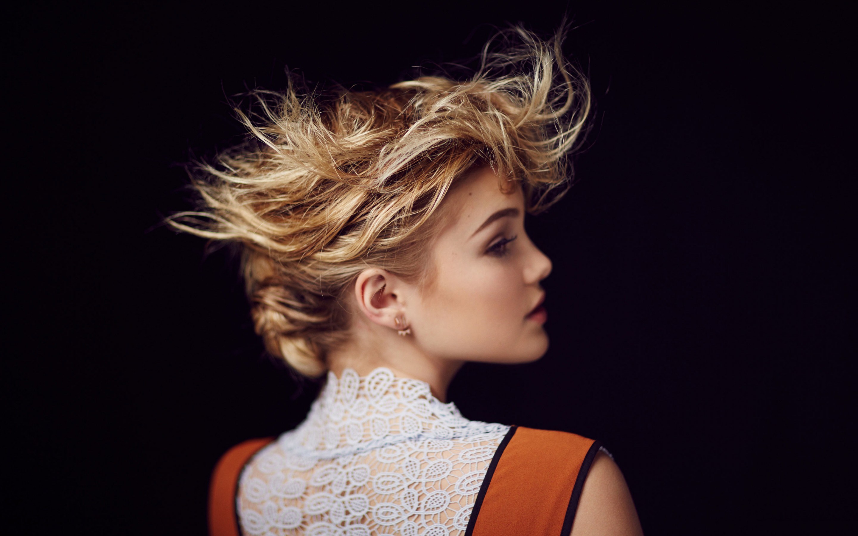 Woman with blonde hair in a white lace top HD Wallpaper