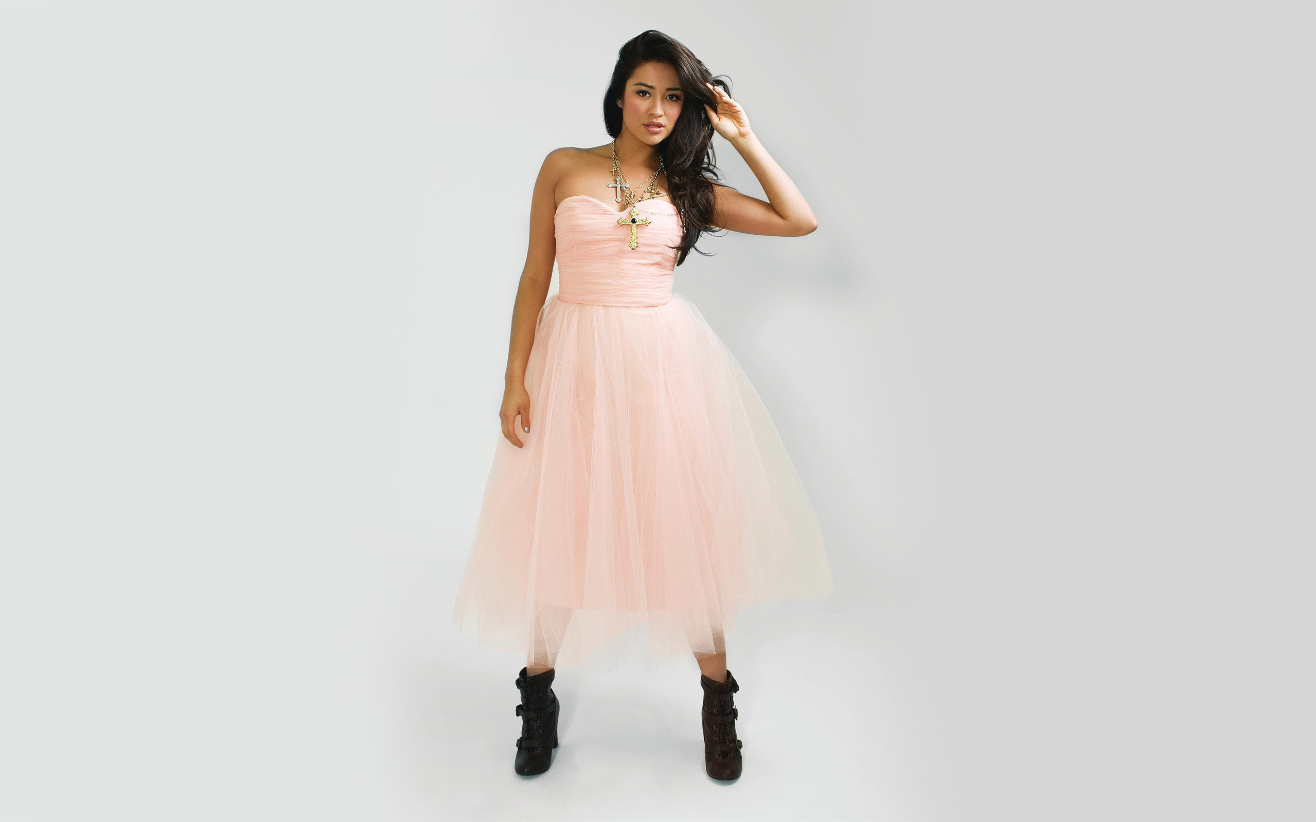 Shay Mitchell in a pink dress HD Wallpaper