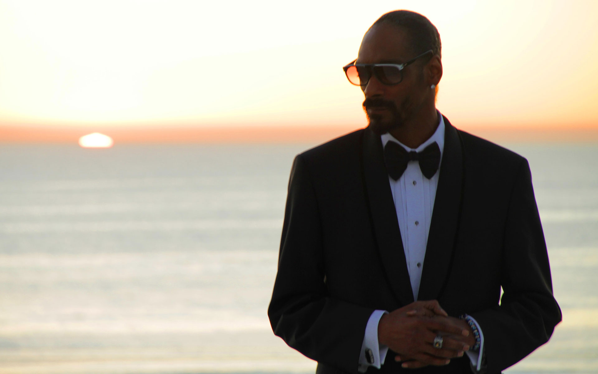 Snoop Dogg in a tuxedo at sunset HD Wallpaper