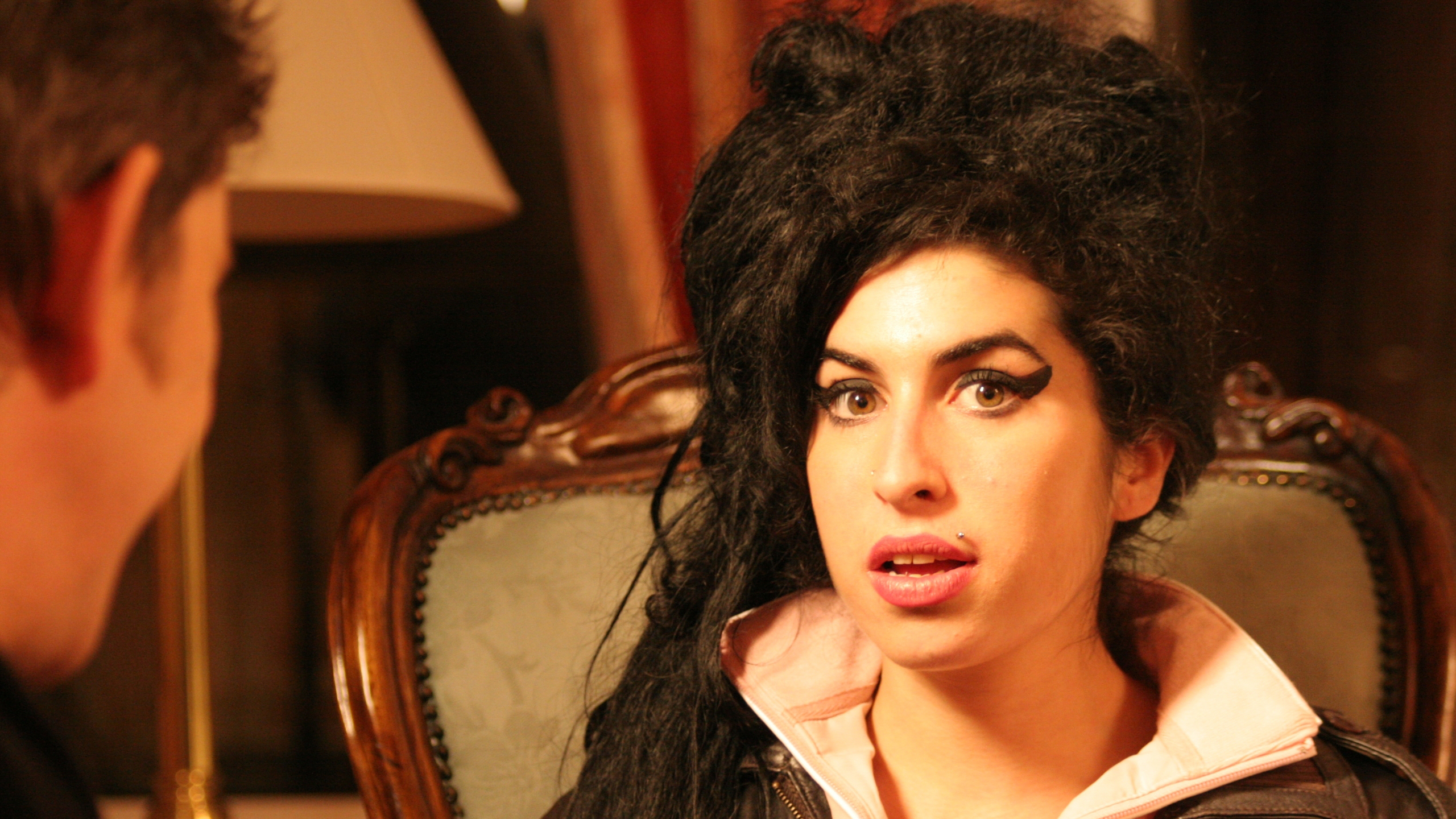 Amy Winehouse HD Wallpaper