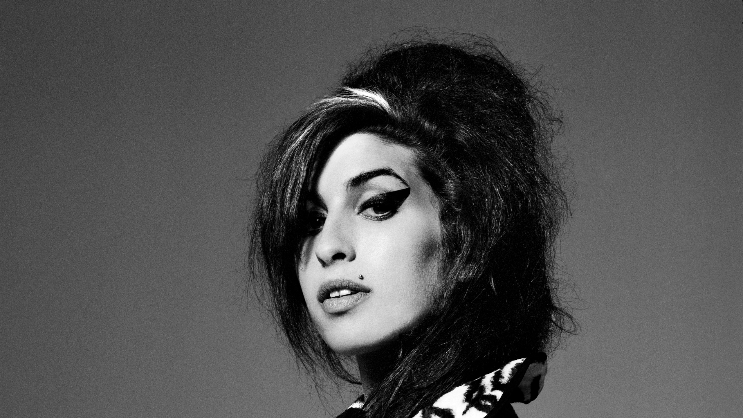 Amy Winehouse HD Wallpaper