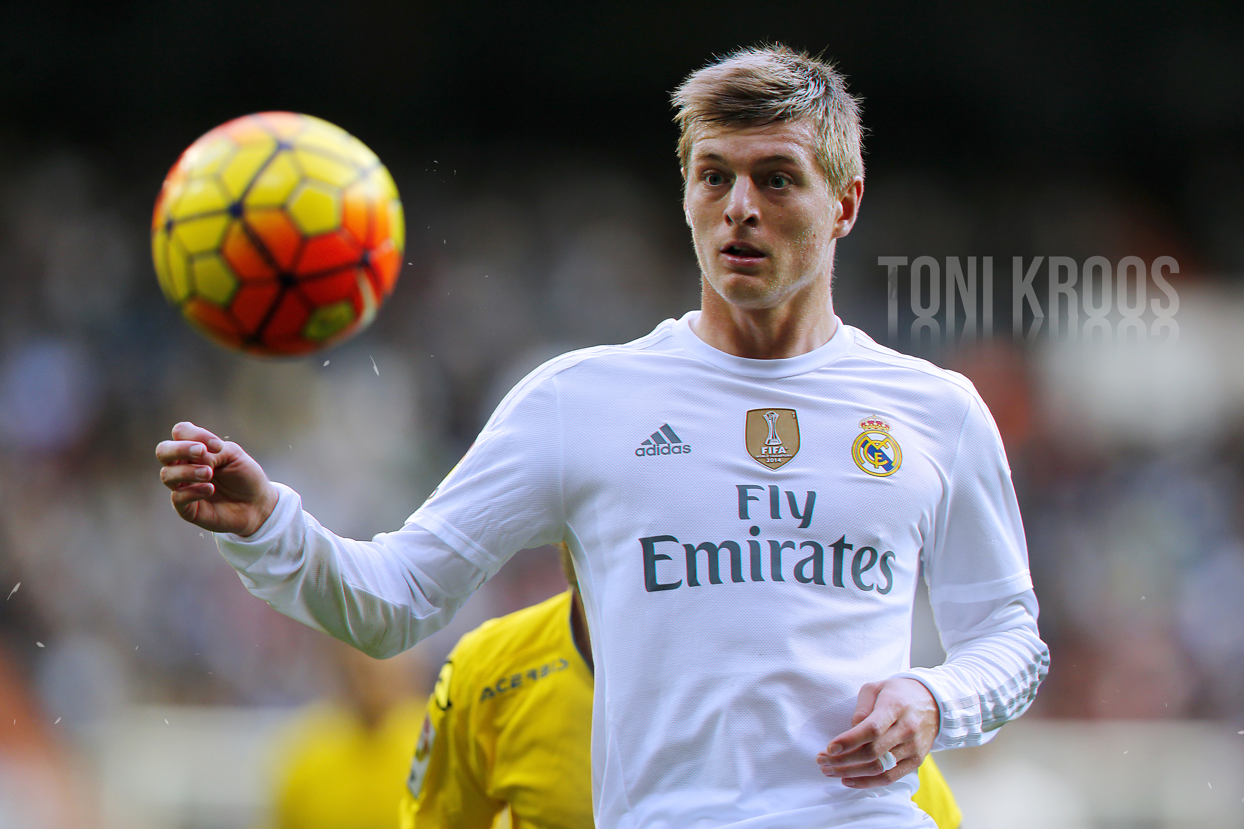 Toni Kroos playing soccer HD Wallpaper