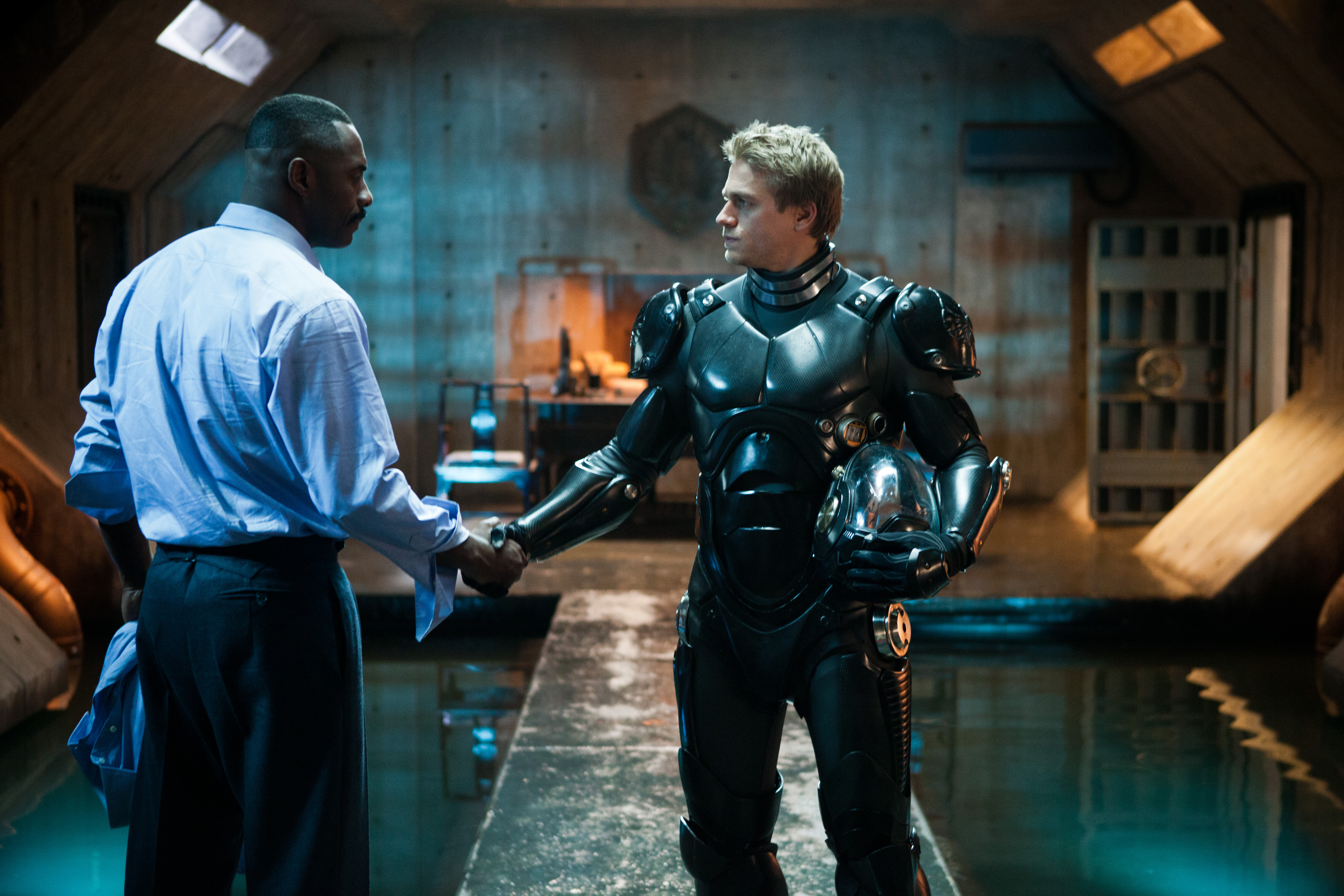 Idris Elba and Charlie Hunnam in Pacific Rim HD Wallpaper