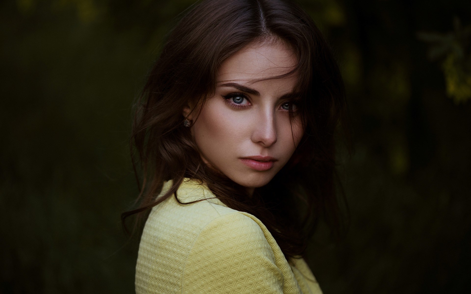 Woman in yellow jacket looking at camera HD Wallpaper