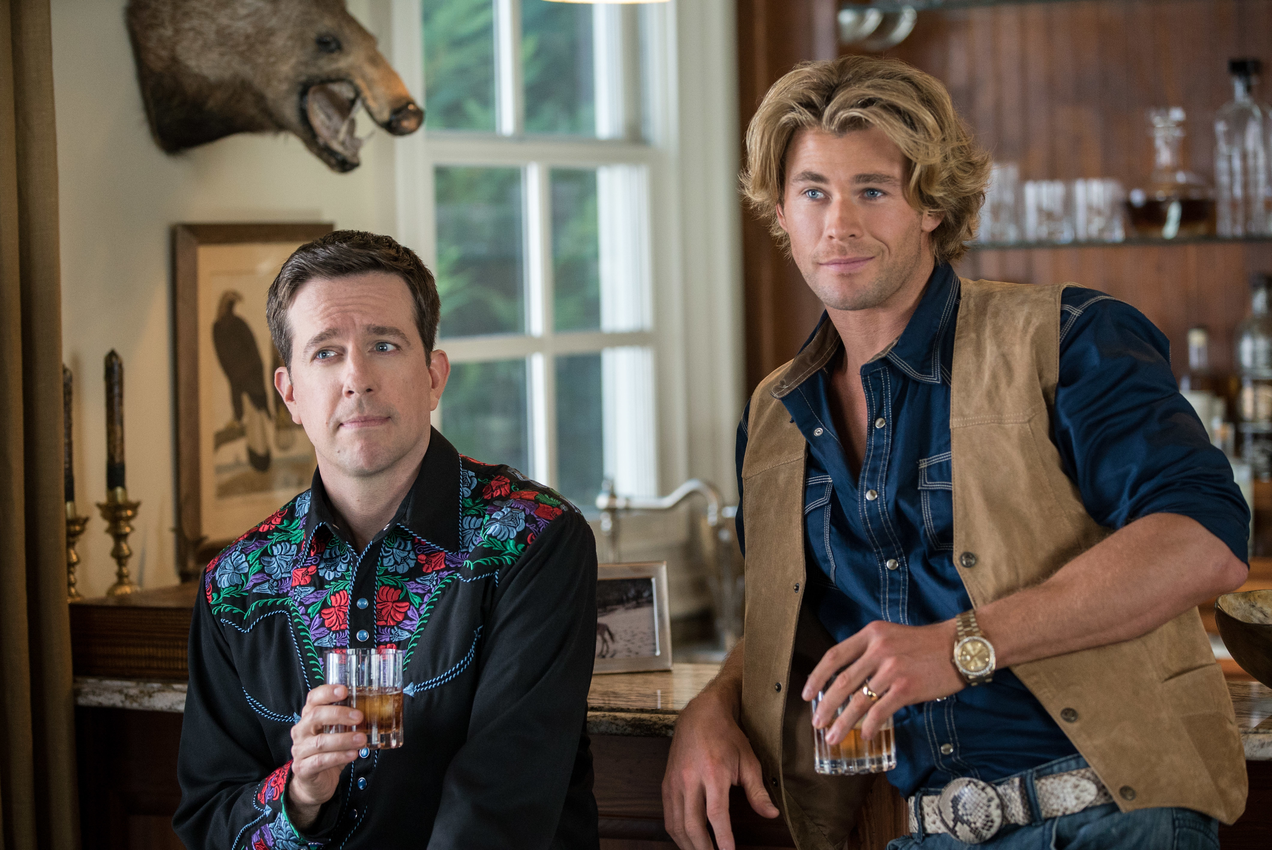 Ed Helms and Chris Hemsworth in a bar HD Wallpaper
