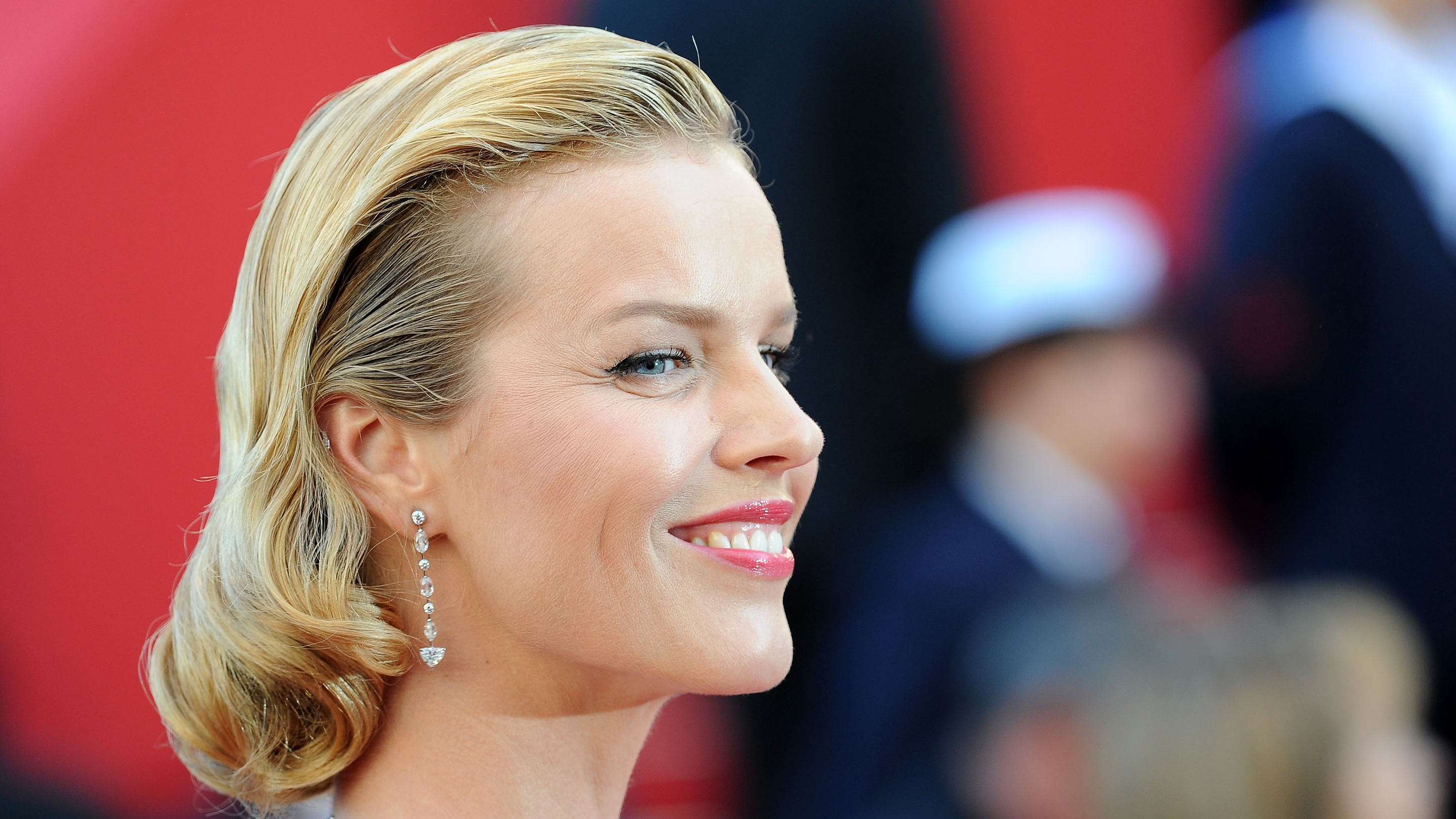 Eva Herzigová at an event HD Wallpaper