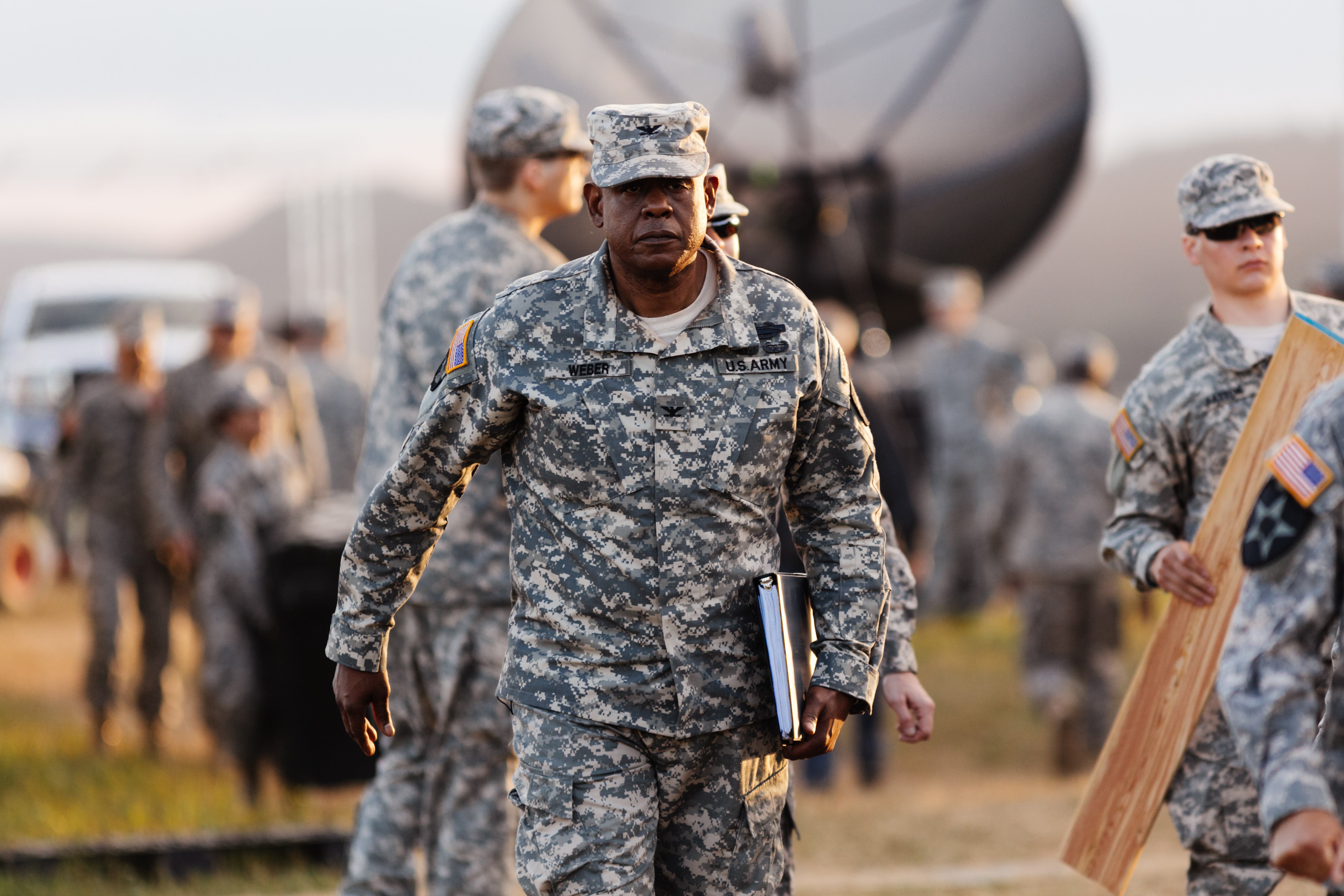 Forest Whitaker in US Army uniform HD Wallpaper