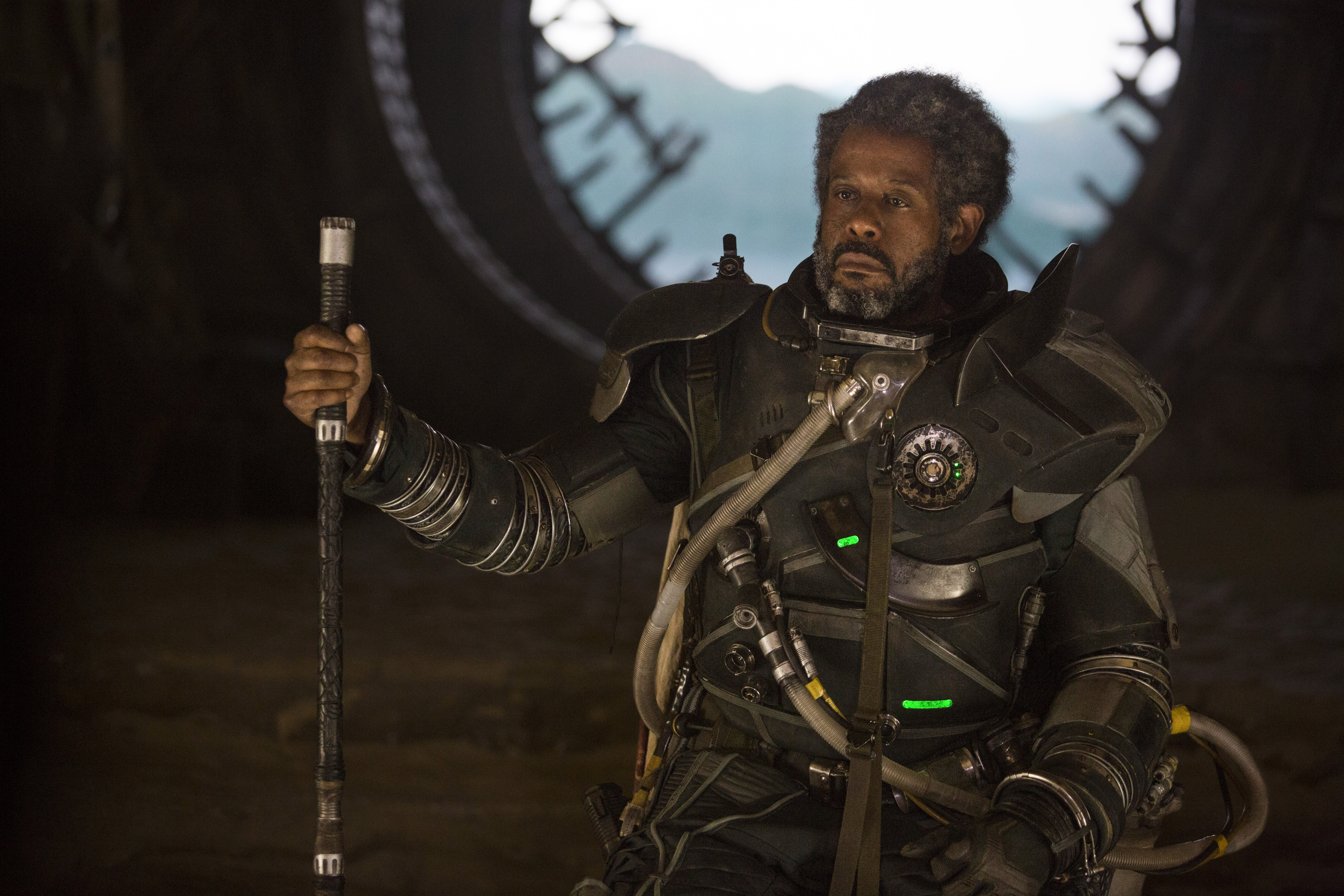 Forest Whitaker in armor holding a staff HD Wallpaper
