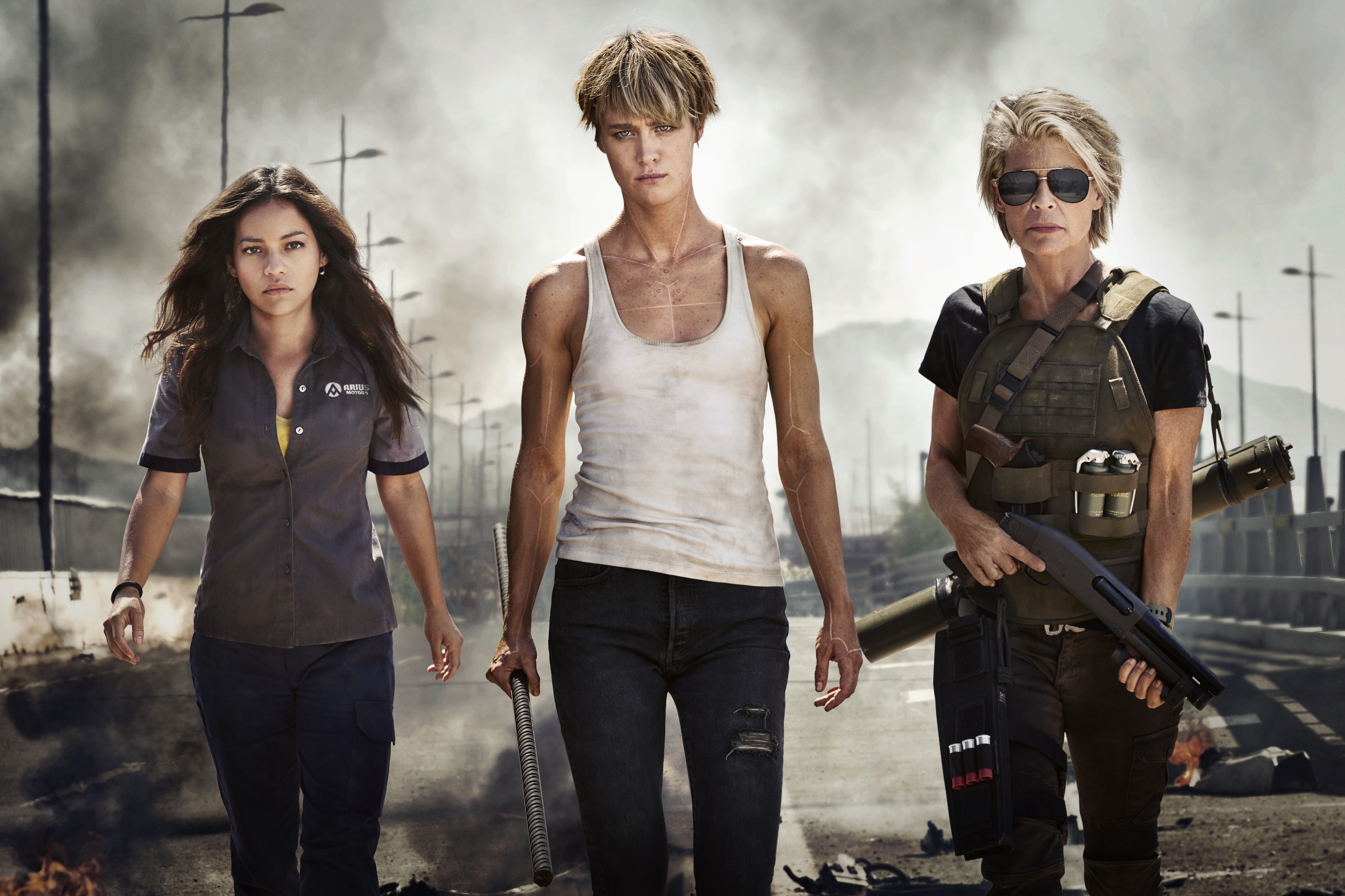Mackenzie Davis and Linda Hamilton in Terminator: Dark Fate HD Wallpaper