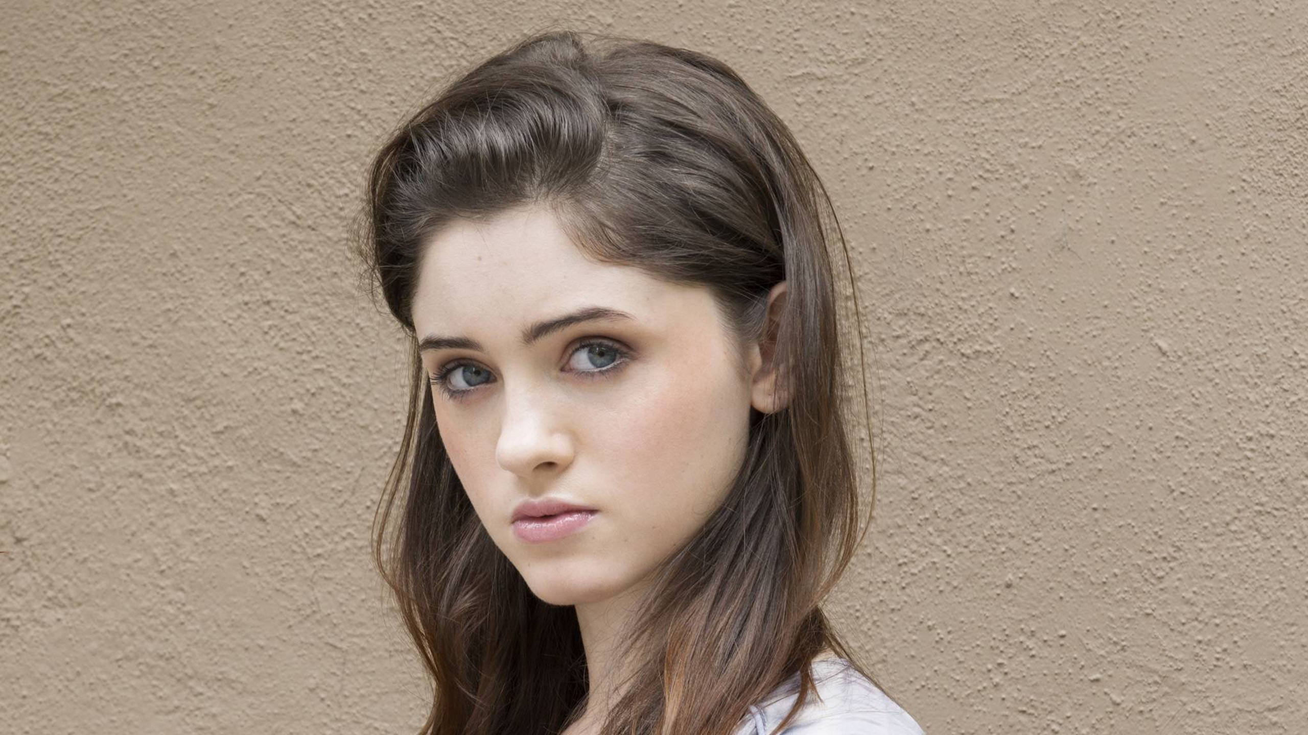 Natalia Dyer HD Wallpaper