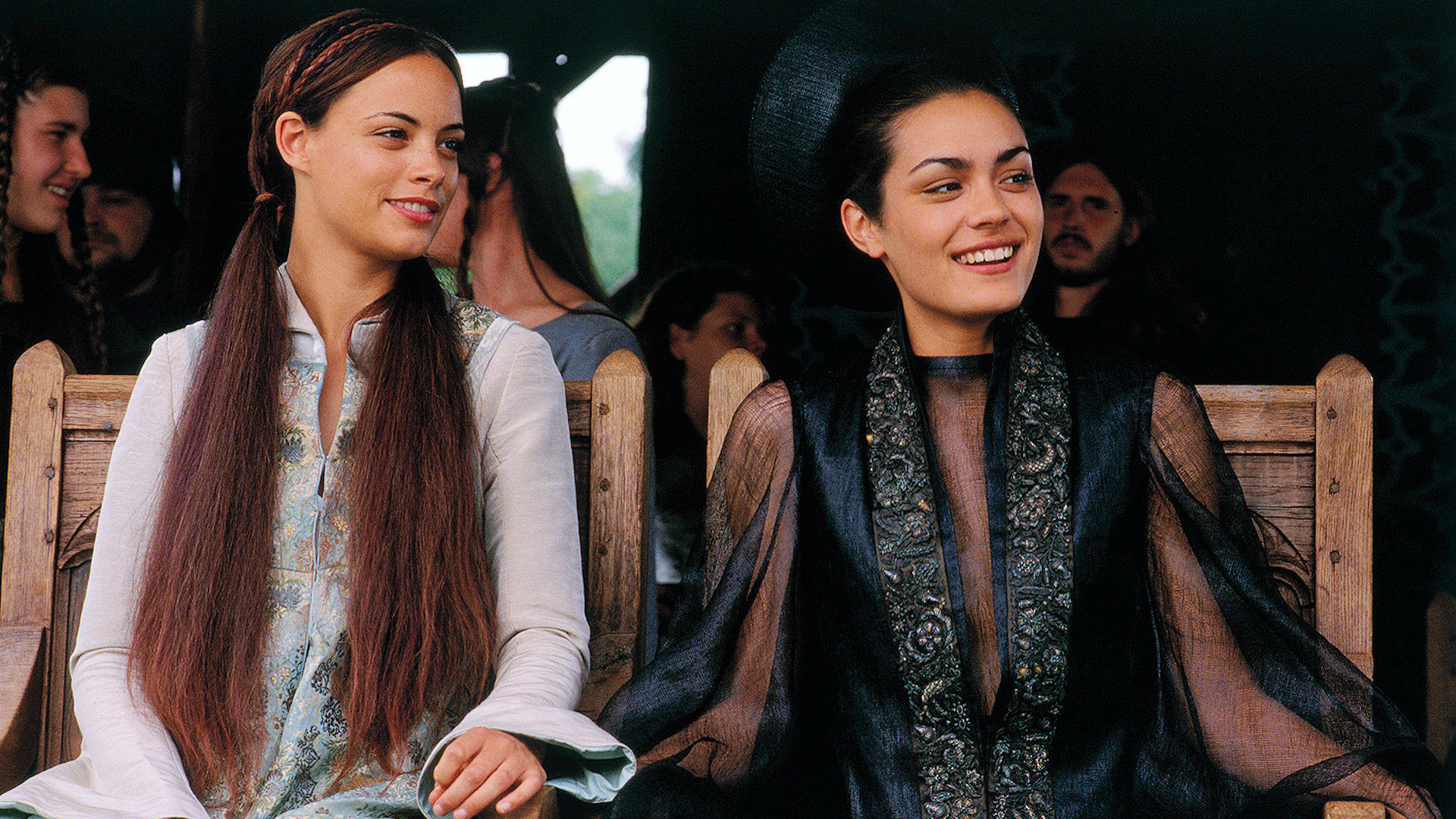 Shannyn Sossamon in a medieval setting HD Wallpaper