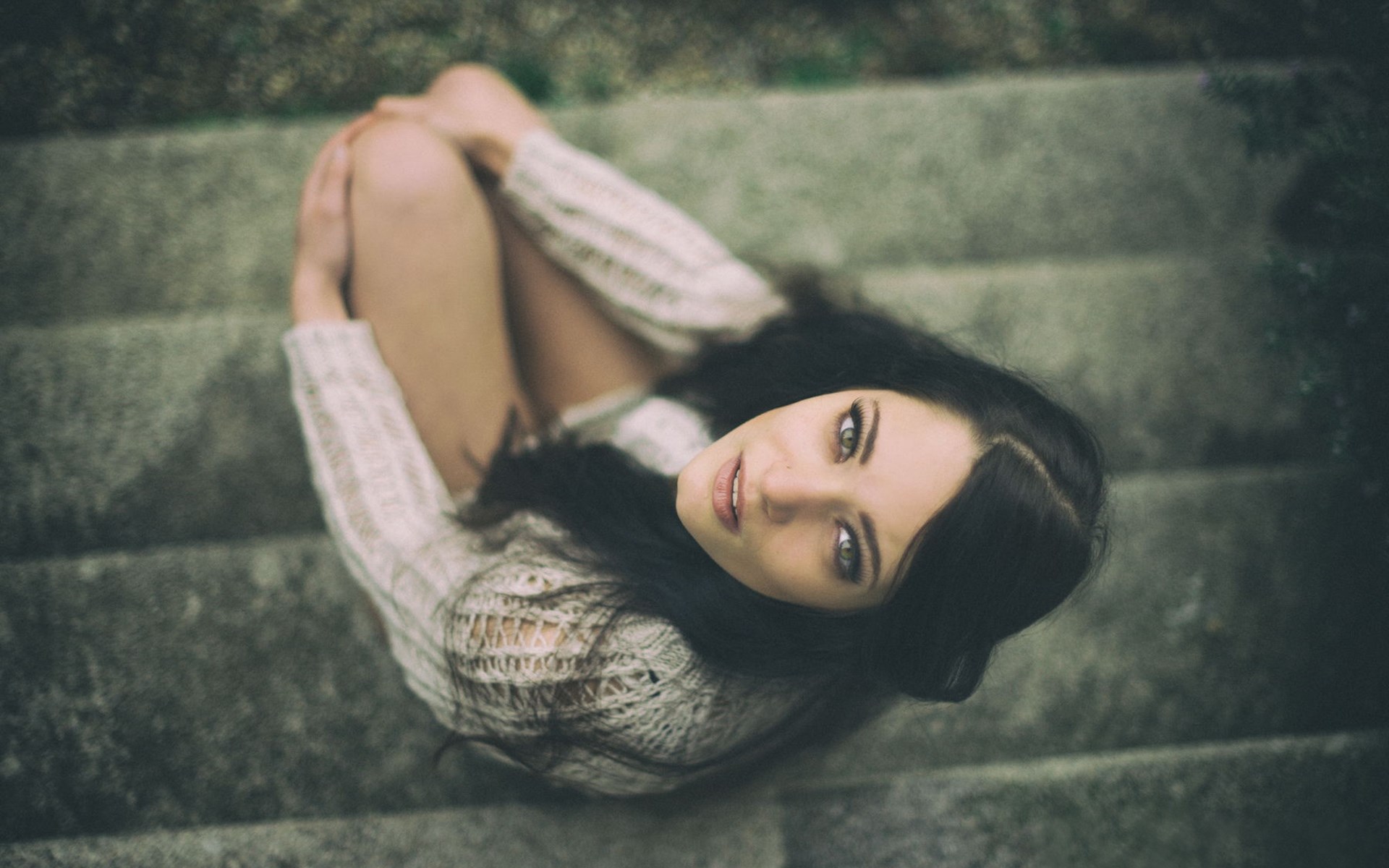 Woman sitting on stairs HD Wallpaper