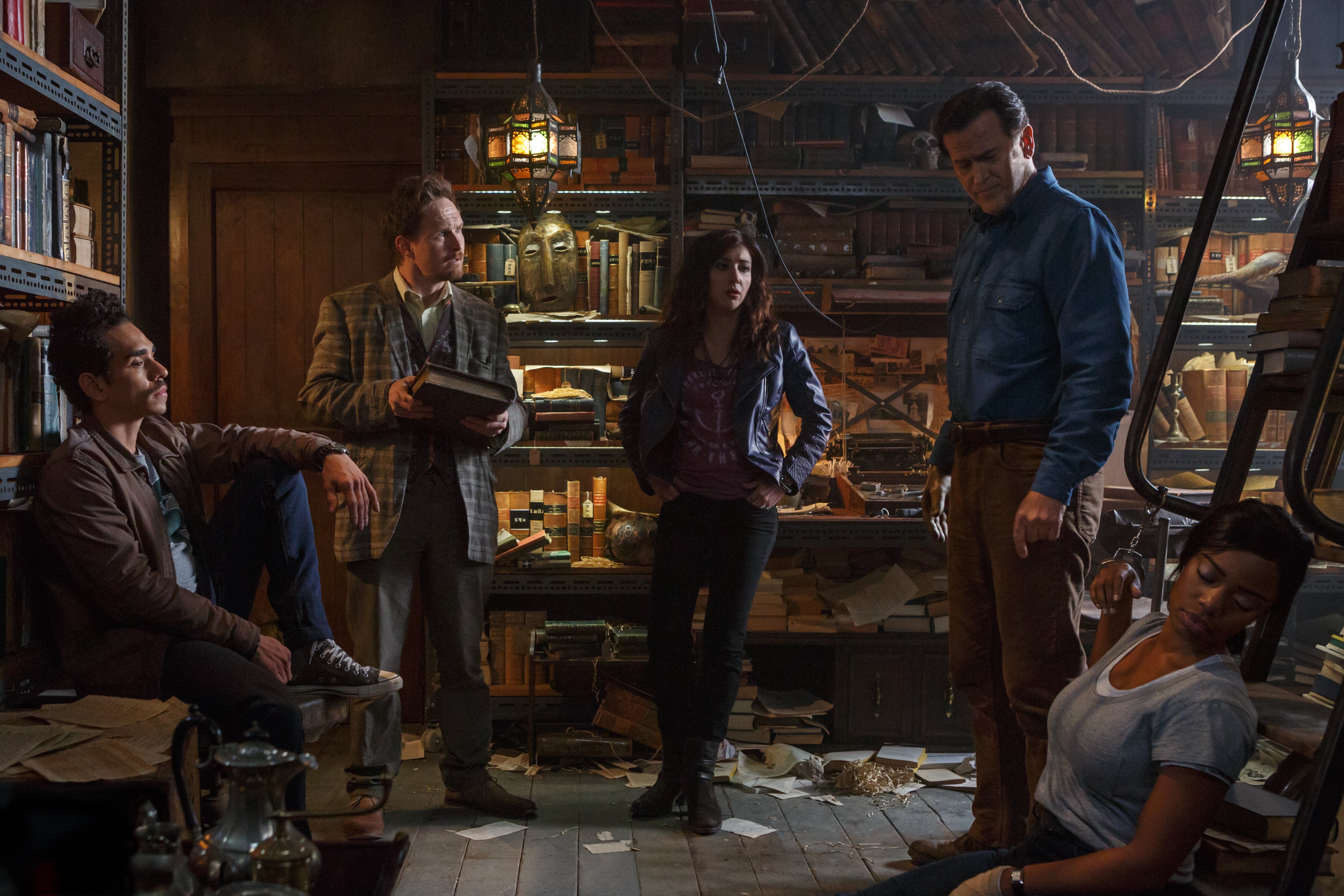 Ash vs Evil Dead: Bruce Campbell and cast in library HD Wallpaper