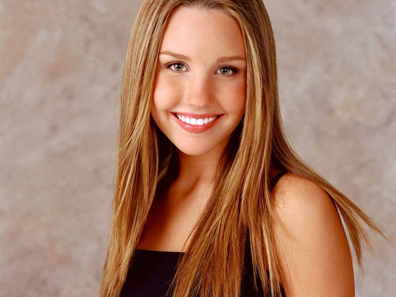 Amanda Bynes HD Wallpaper