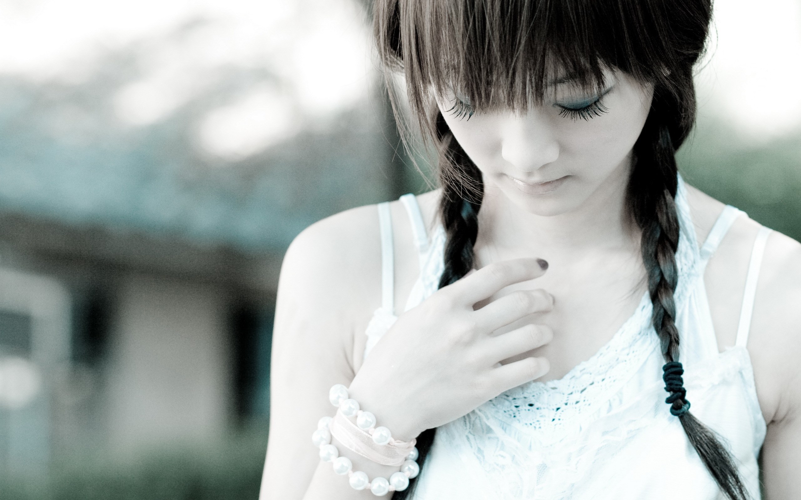 Young woman with braided hair wearing a pearl bracelet HD Wallpaper