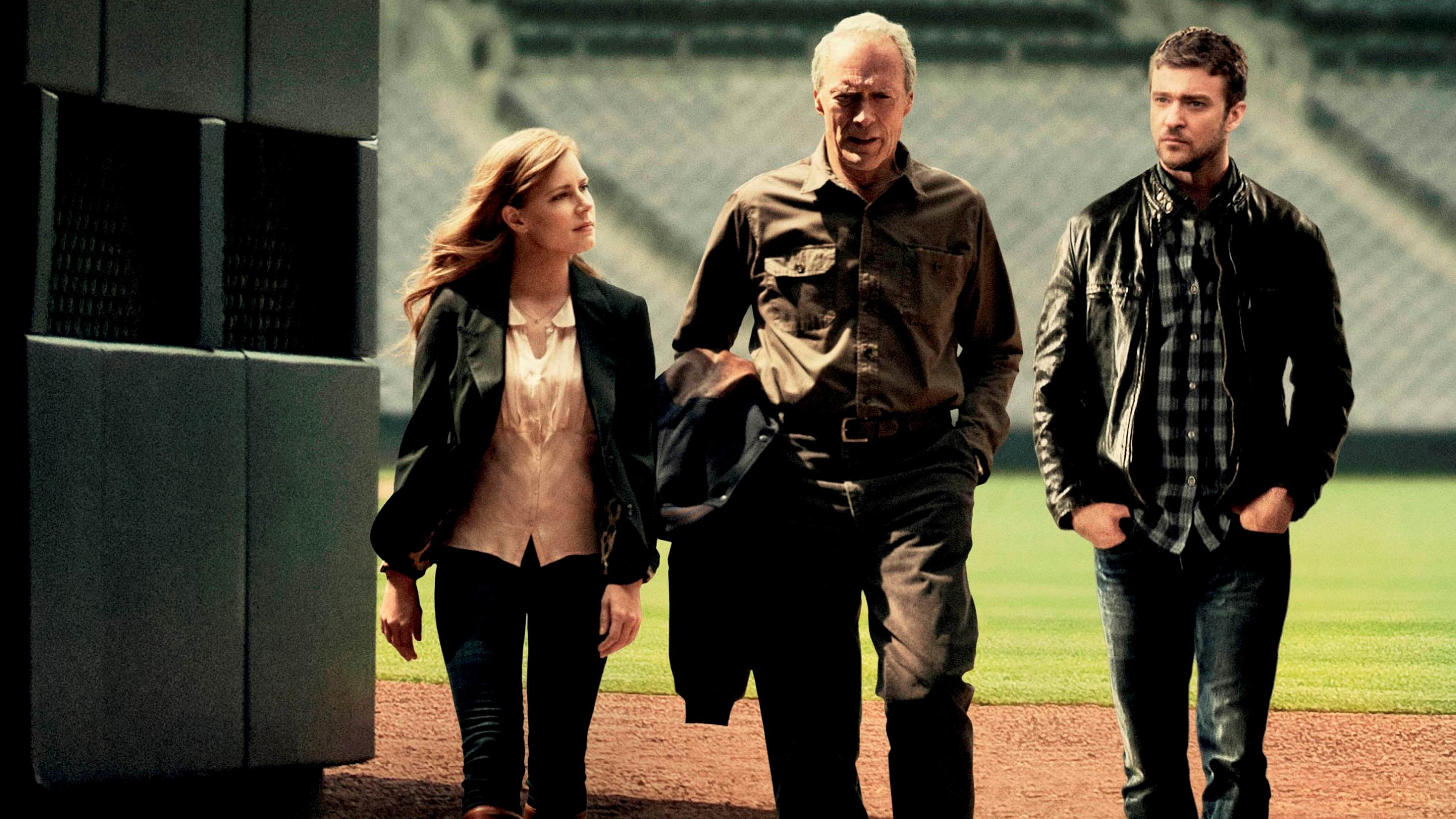 Clint Eastwood, Justin Timberlake, and Amy Adams on a baseball field HD Wallpaper