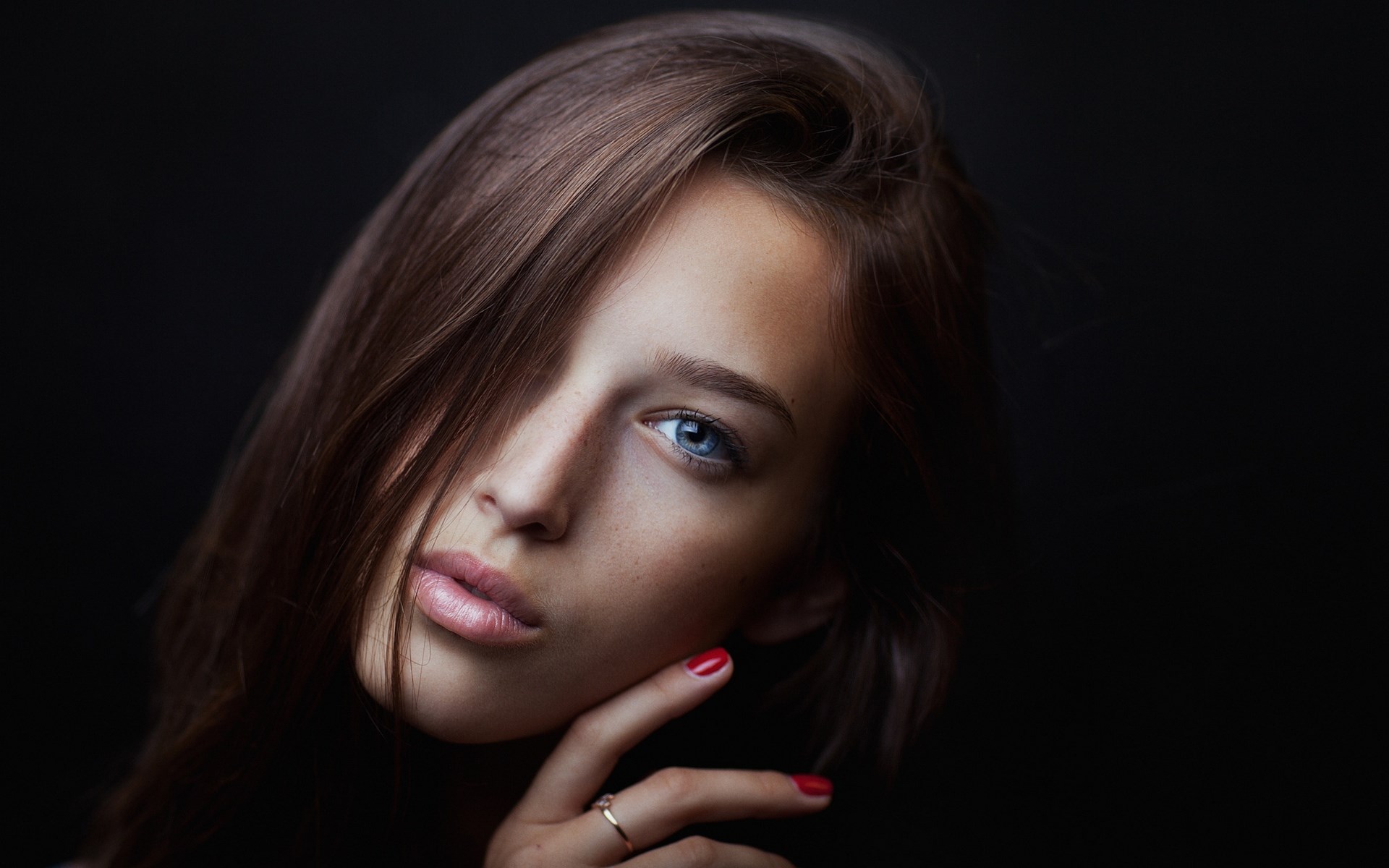 Woman with brown hair and blue eyes HD Wallpaper