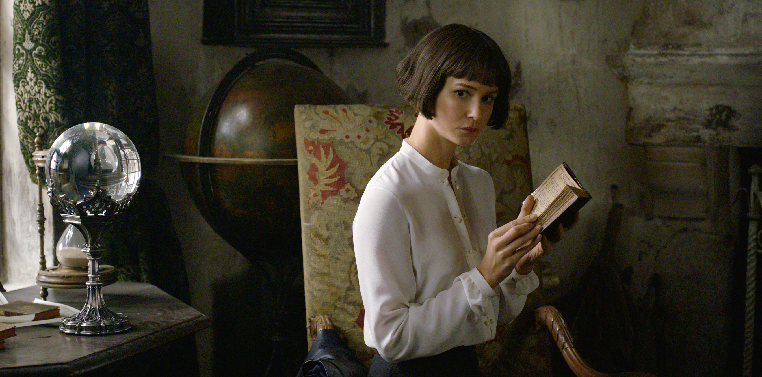 Katherine Waterston reading a book HD Wallpaper