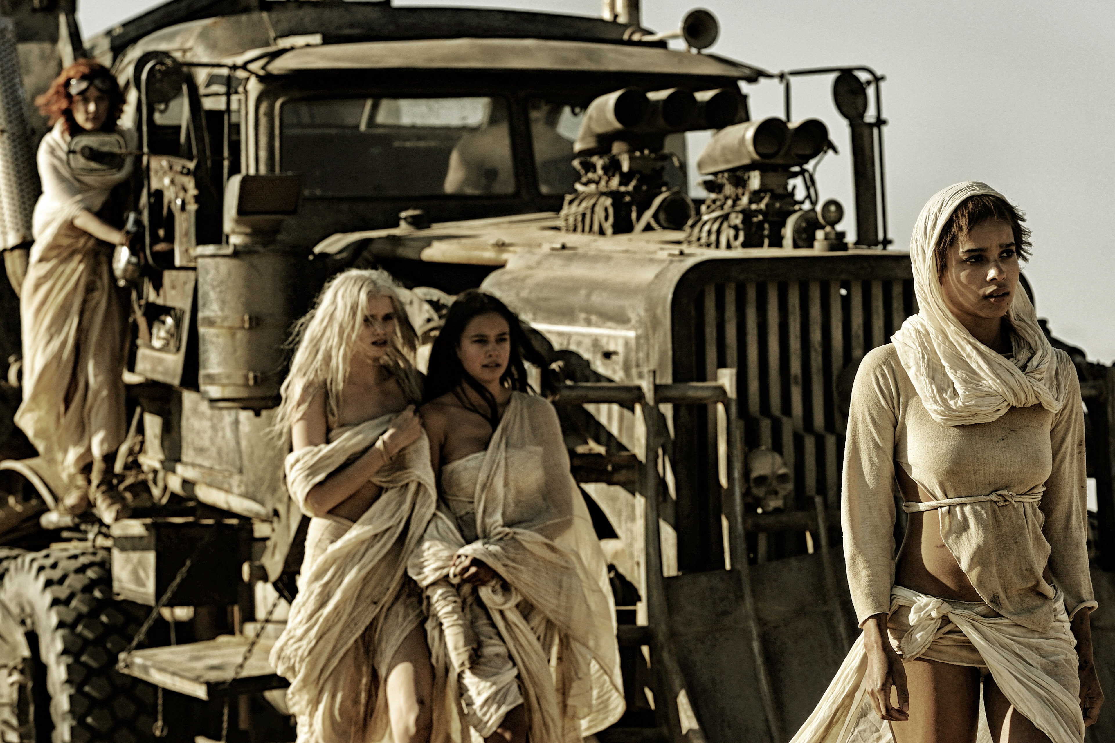 Women in desert with truck HD Wallpaper