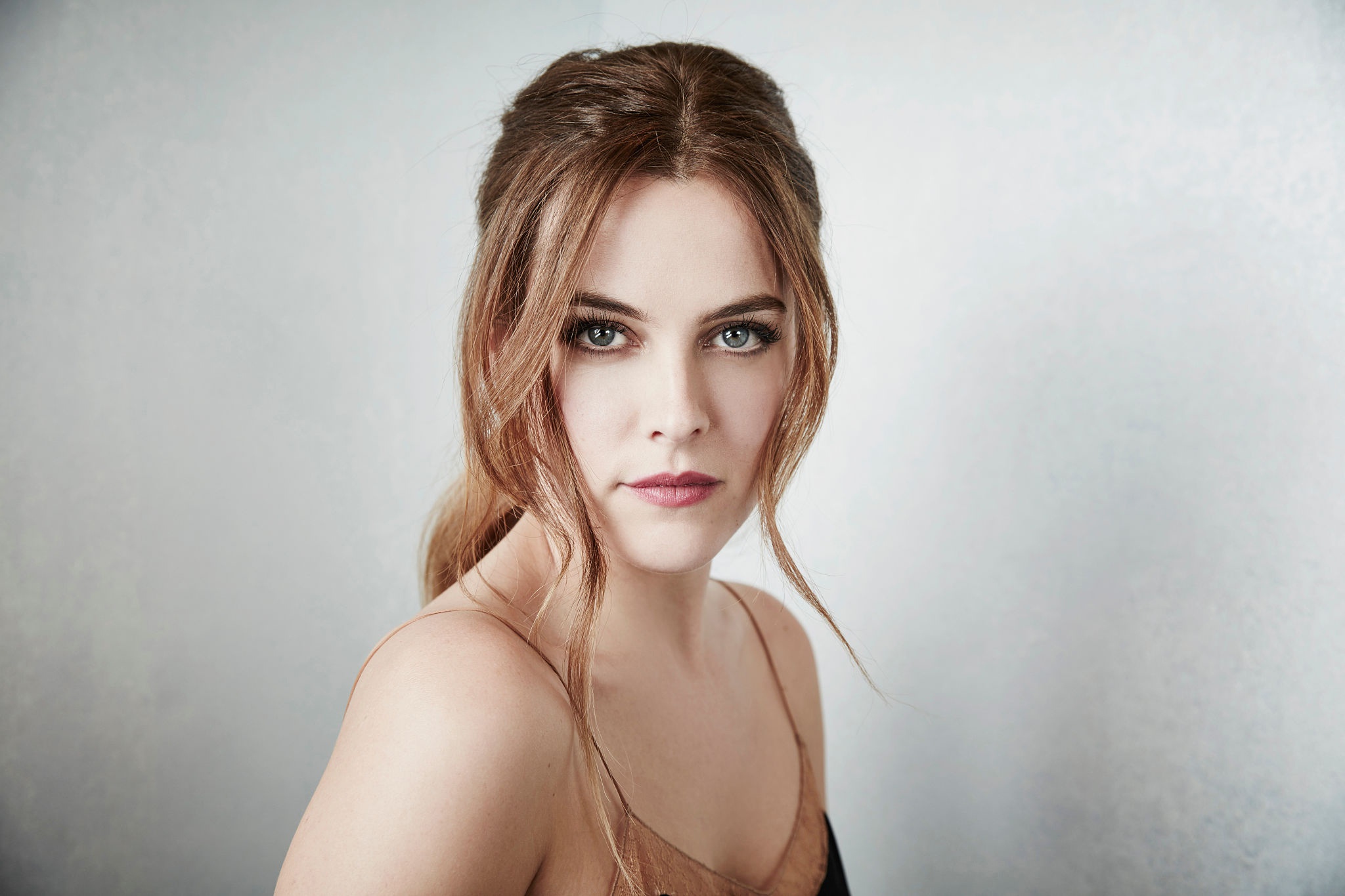 Riley Keough HD Wallpaper