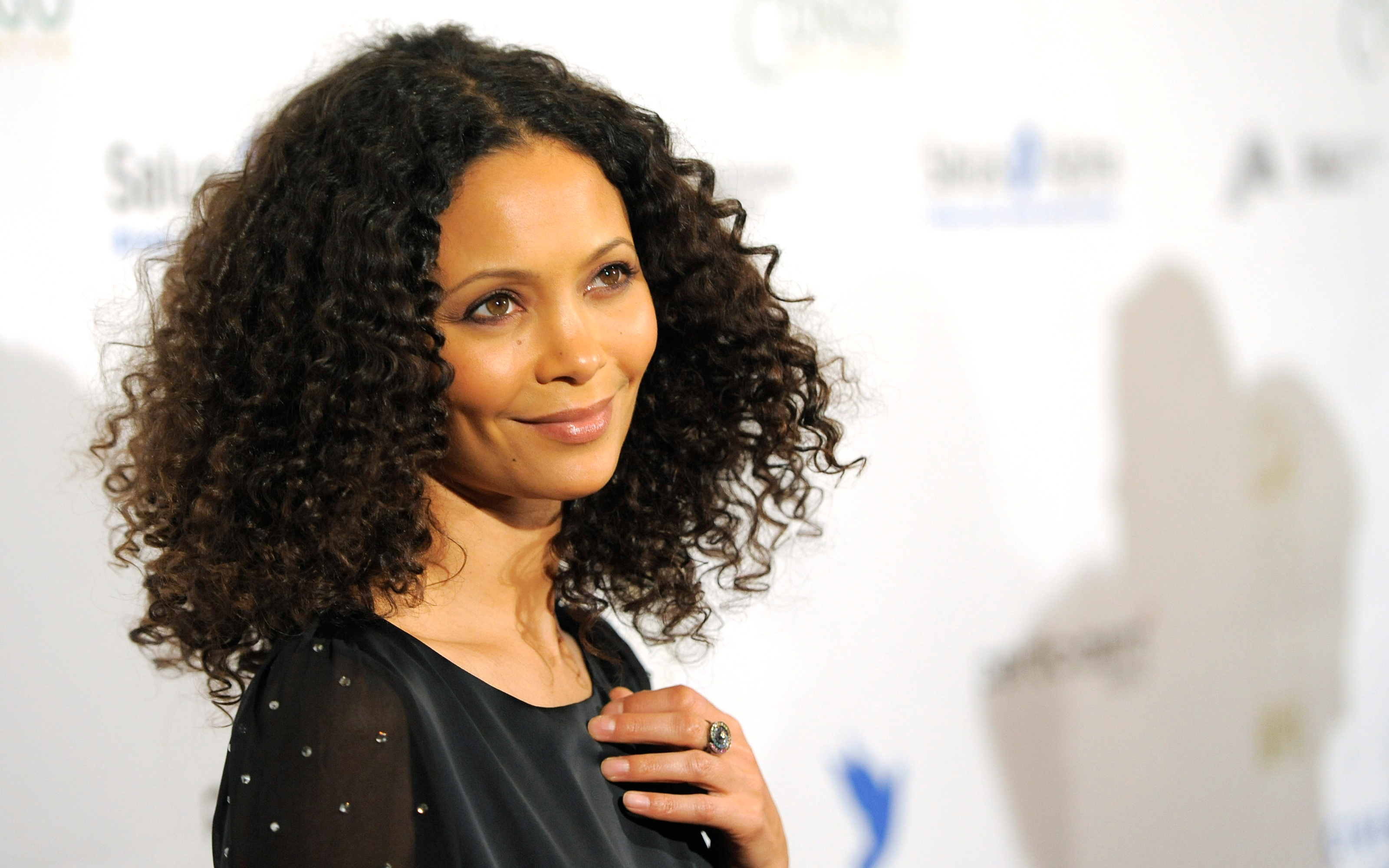 Thandie Newton HD Wallpaper